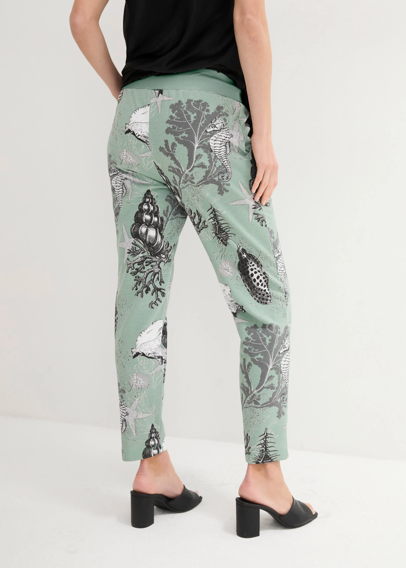 Pantalon en molleton de coton mélangé • gris vert-blanc cassé • Boutique bonprix