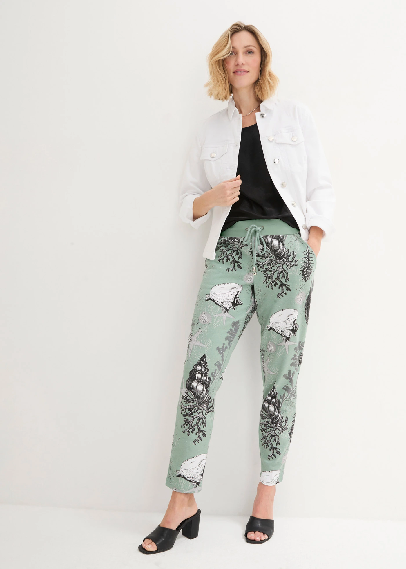 Pantalon en molleton de coton mélangé • gris vert-blanc cassé • Boutique bonprix