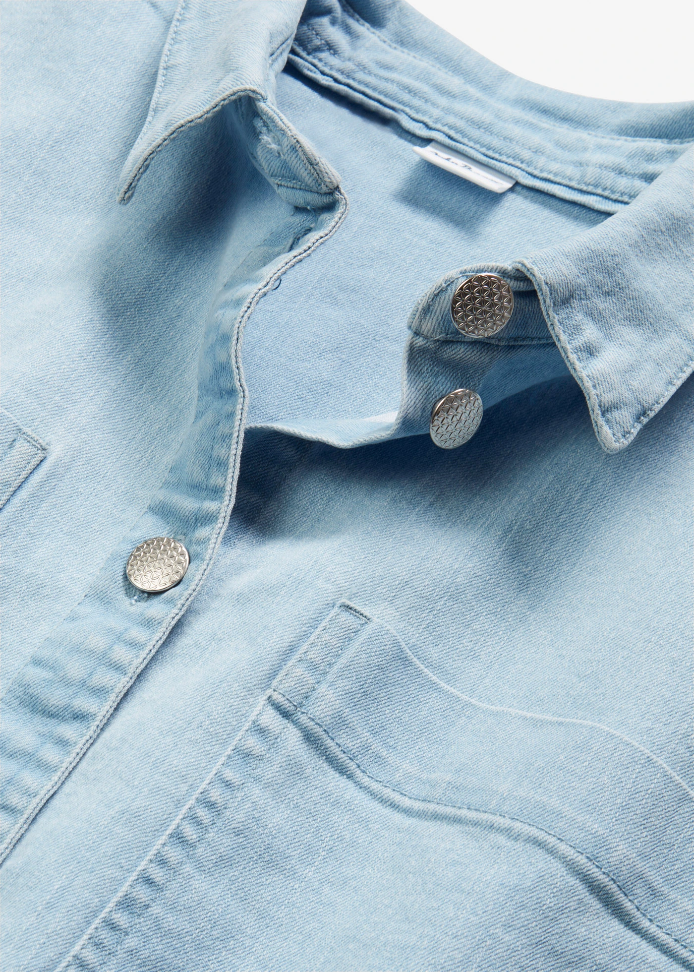 Krótka bluzka jeansowa o kroju pudełkowym • jasnoniebieski denim "used" • sklep bonprix