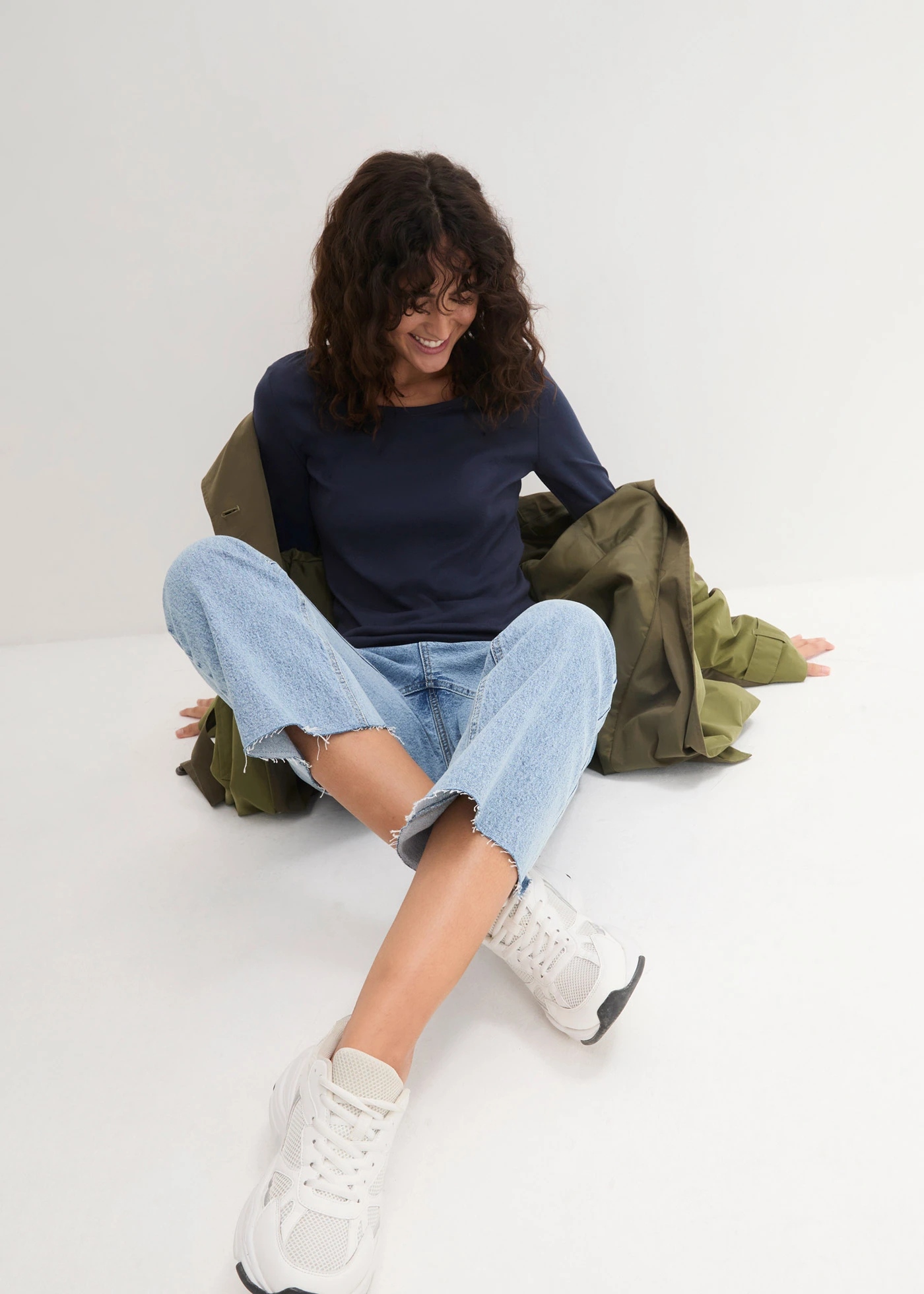 T-shirt manches longues en coton à col rond • bleu foncé • Boutique bonprix