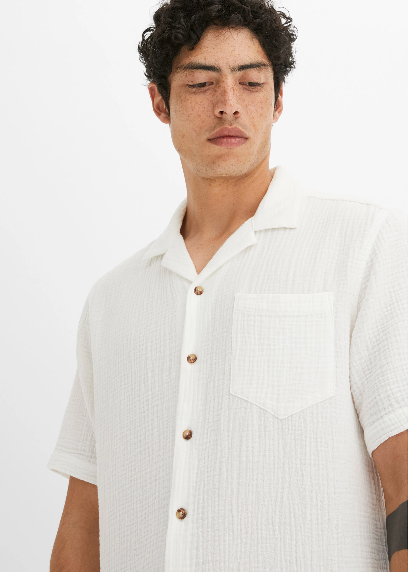 Mušelínová košile s krátkým rukávem, z čisté bavlny • přírodní bílá • bonprix obchod