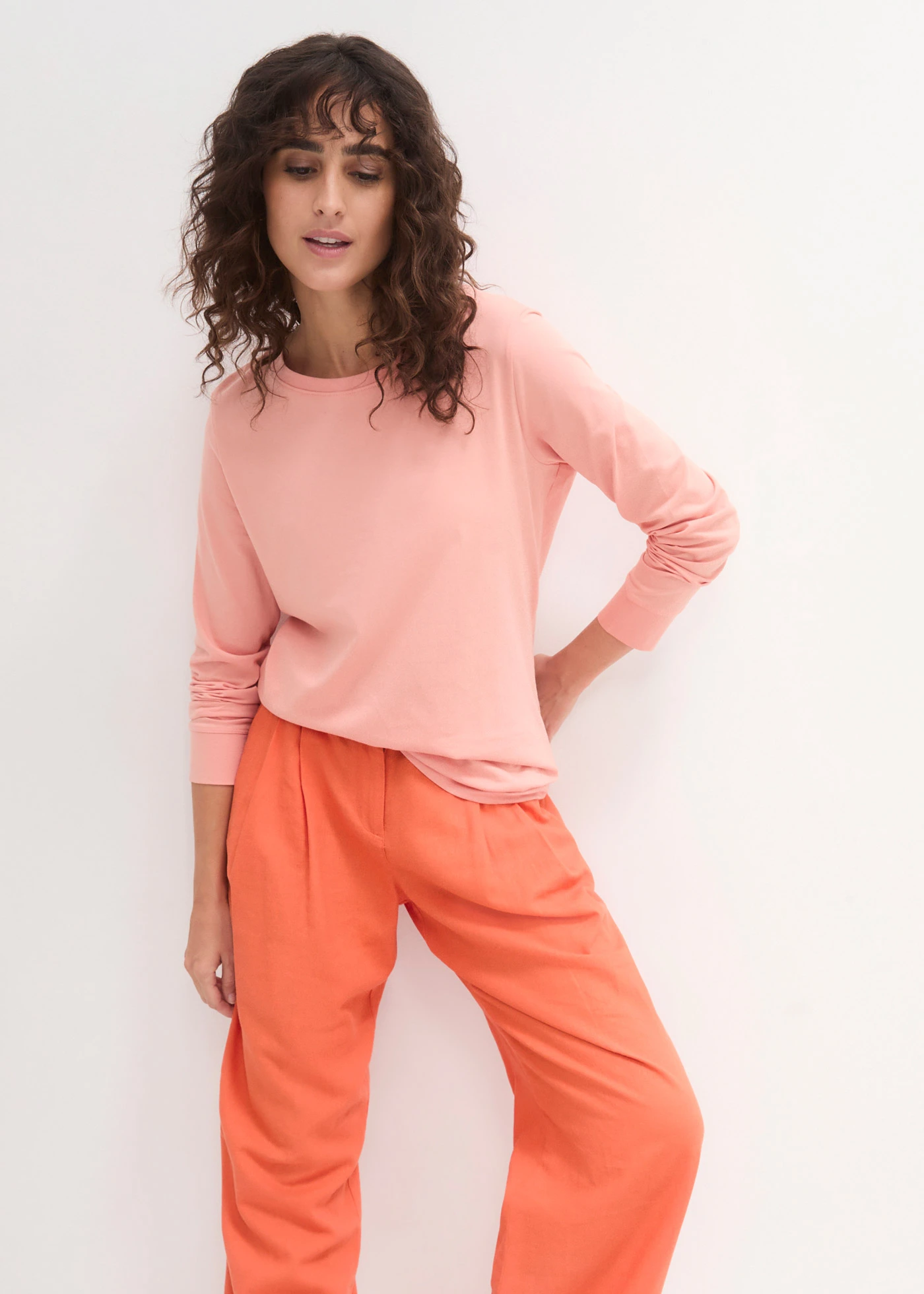 Longshirt met ronde hals, lange mouw (set van 5) • eucalyptusgroen+perzik+rookblauw+wit+zwart • bonprix online shop