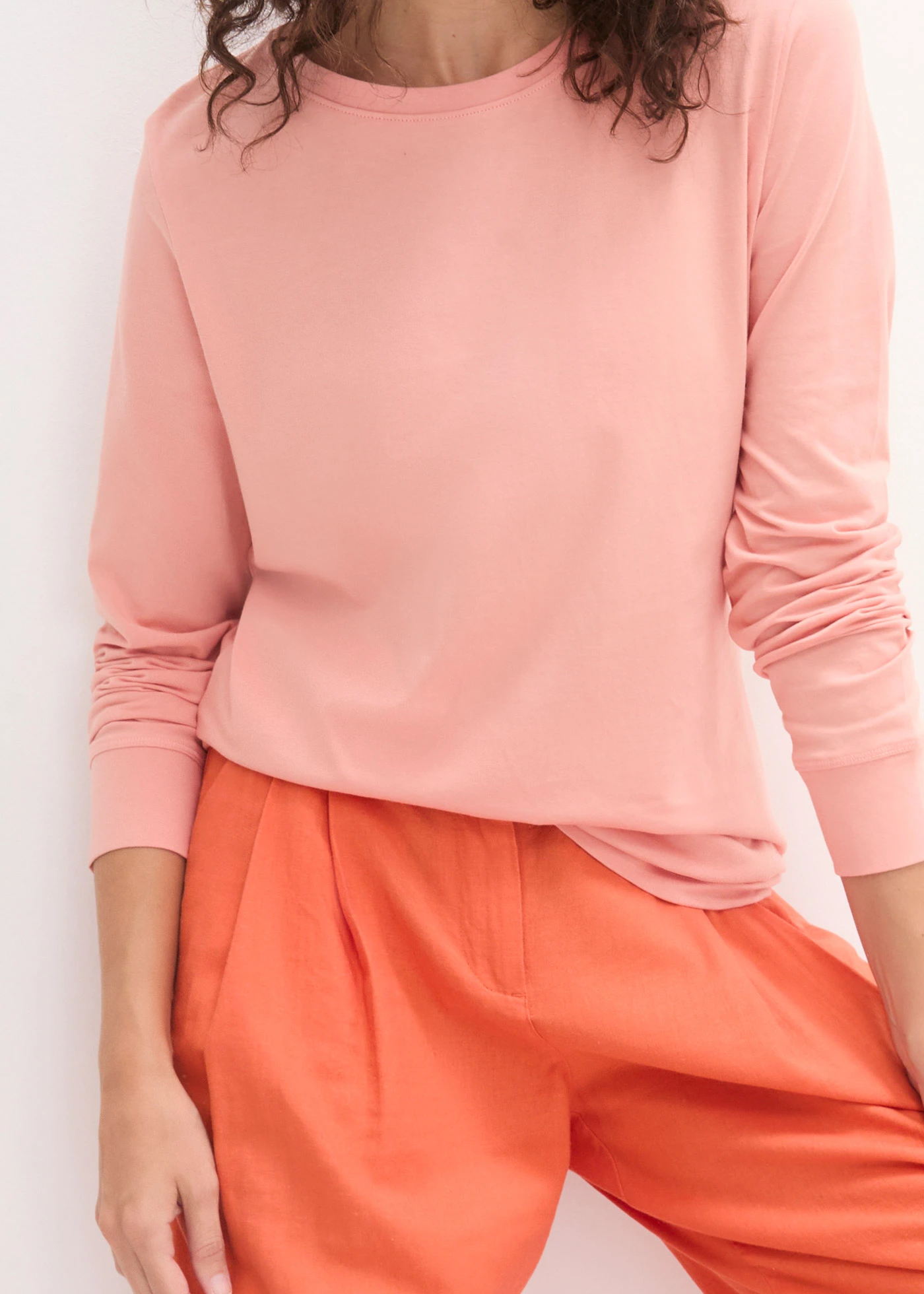 Longshirt met ronde hals, lange mouw (set van 5) • eucalyptusgroen+perzik+rookblauw+wit+zwart • bonprix online shop