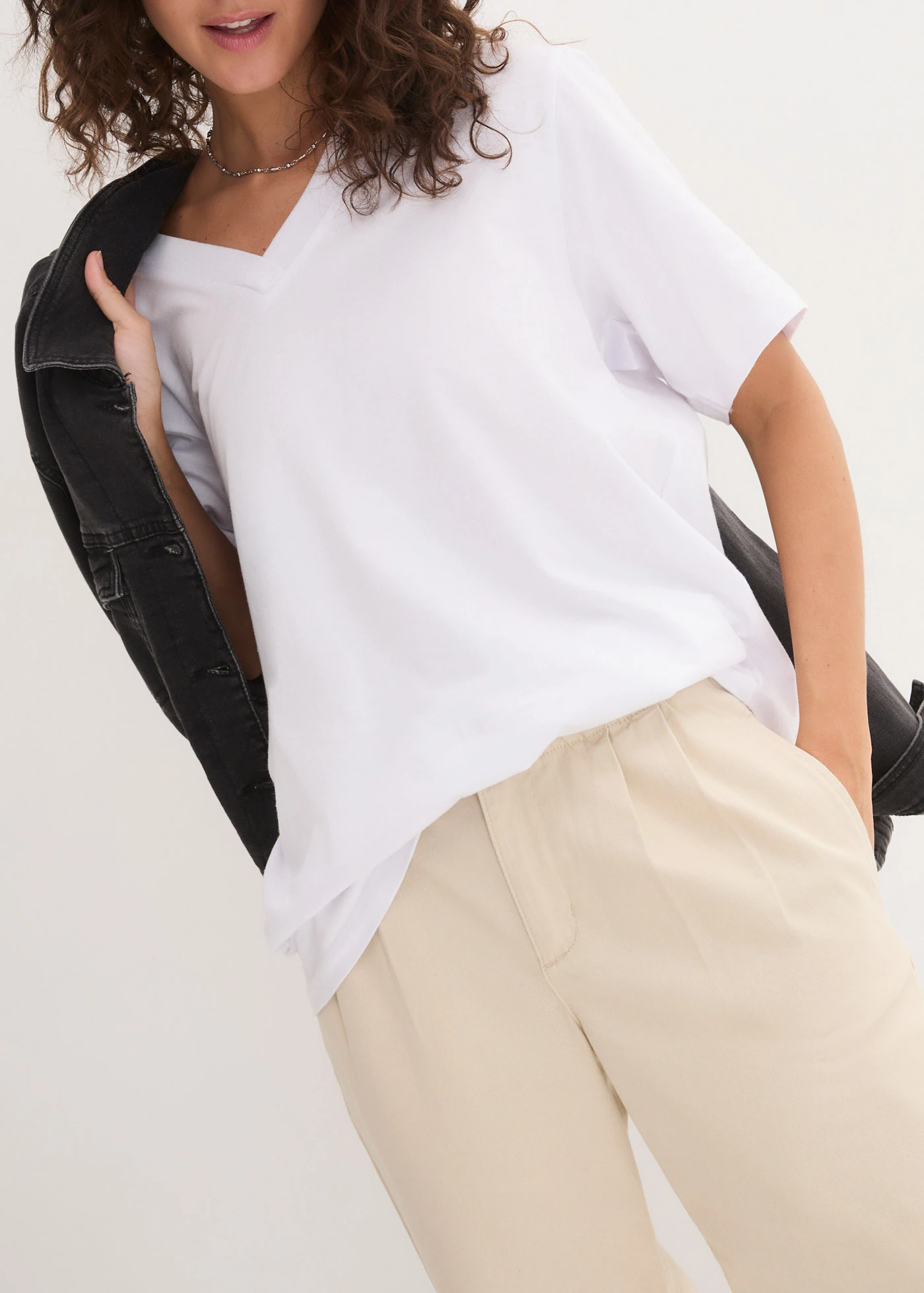 Długi T-shirt (5 szt.) • 3 x czarny, 2 x biały • sklep bonprix