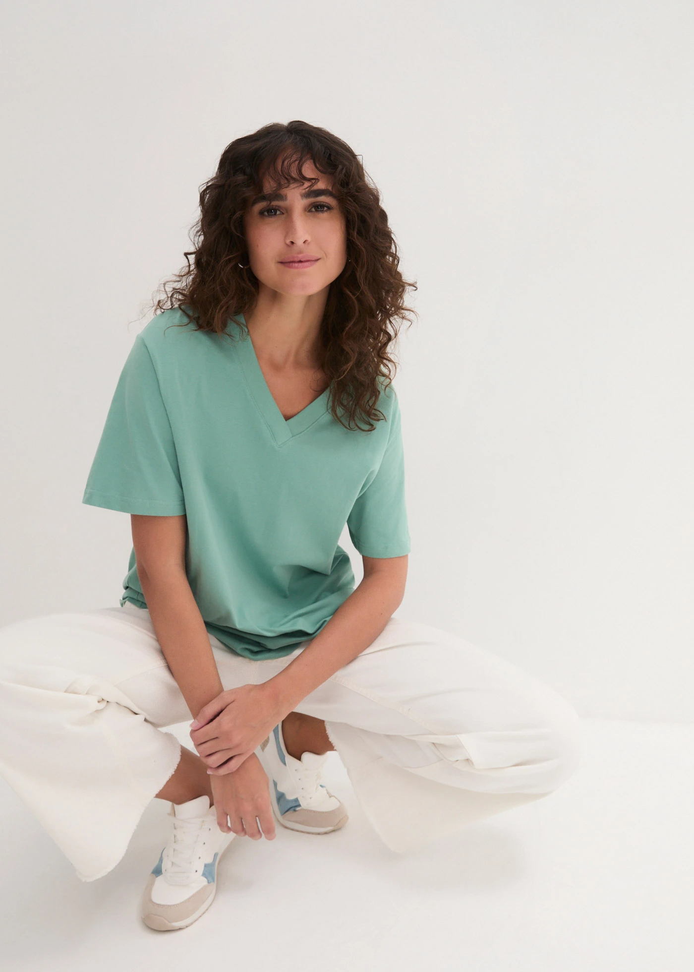 Wijd longshirt met V-hals, korte mouw  (set van 5) • licht lime + saliegroen + middernachtblauw + lichtgrijs gemêleerd + zwart • bonprix online shop