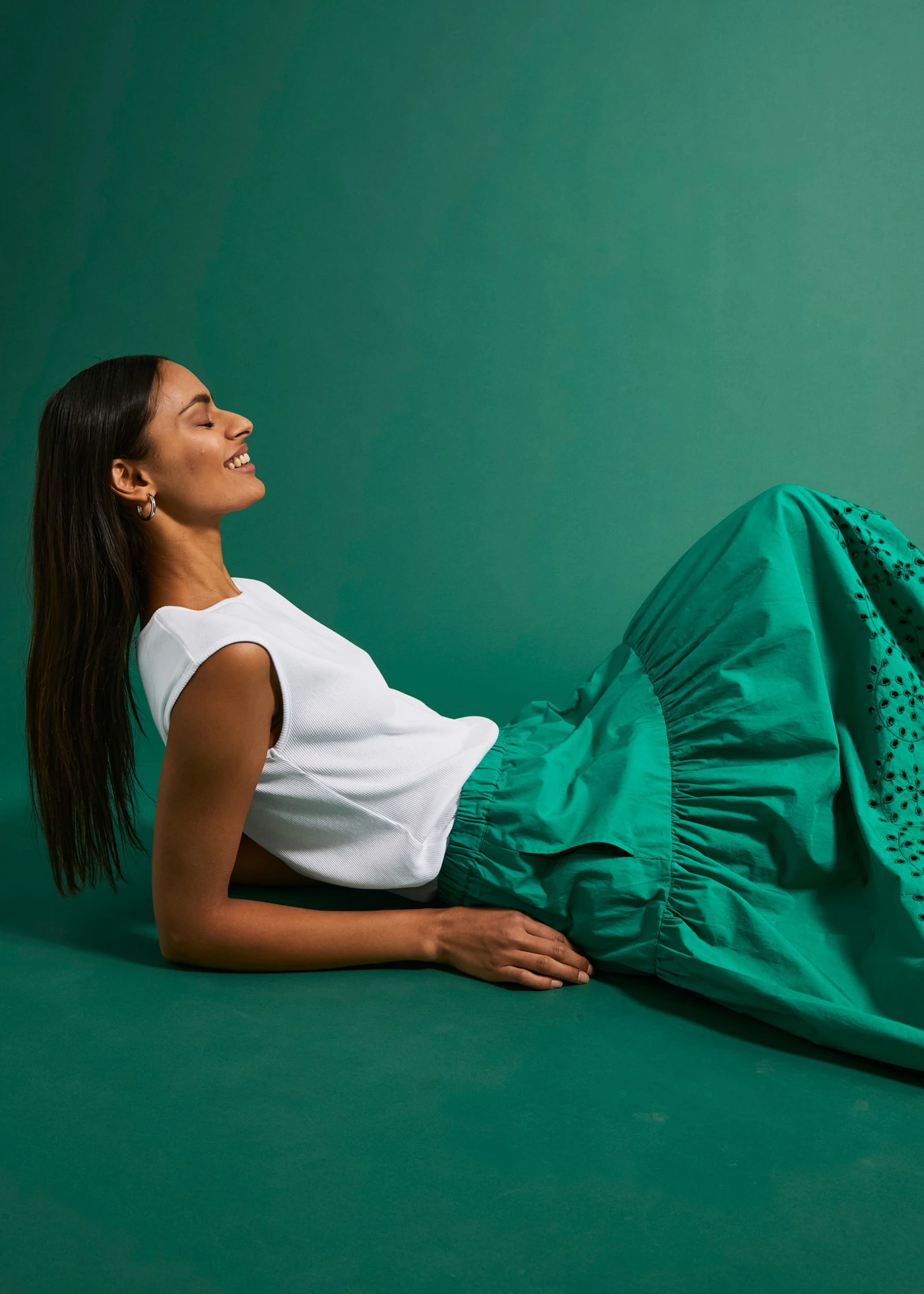 Jupe midi 100% coton avec broderies anglaises • vert menthe • Boutique bonprix