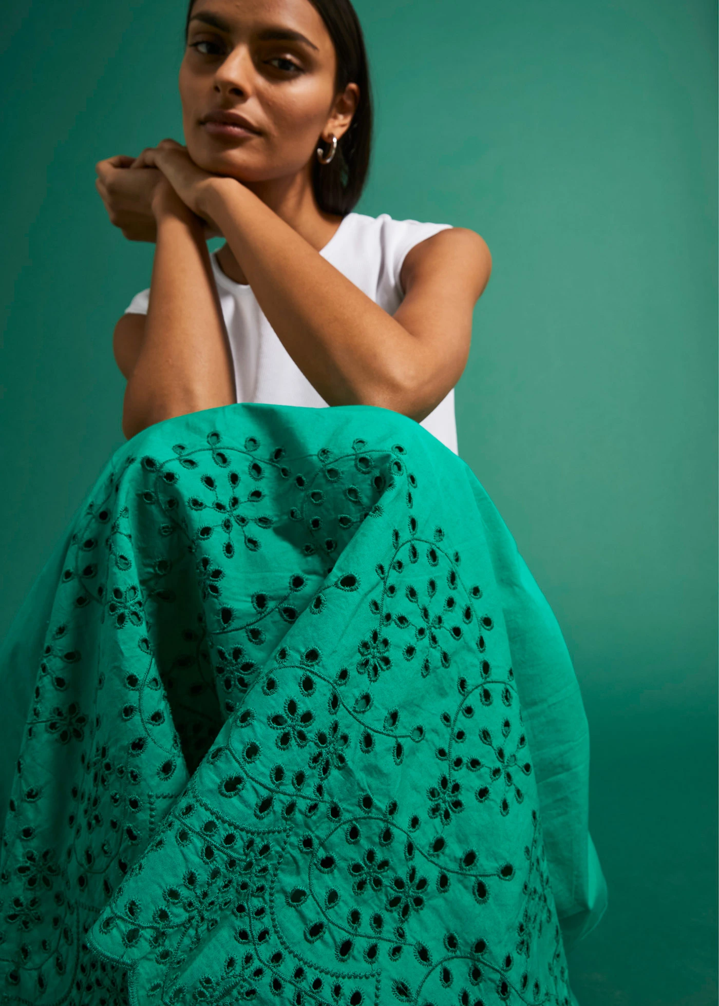 Jupe midi 100% coton avec broderies anglaises • vert menthe • Boutique bonprix