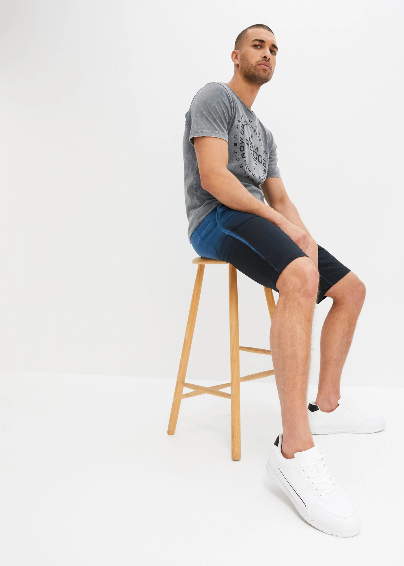 Sweat bermuda met kleurverloop • blauwpetrol-zwart gedessineerd • bonprix online shop