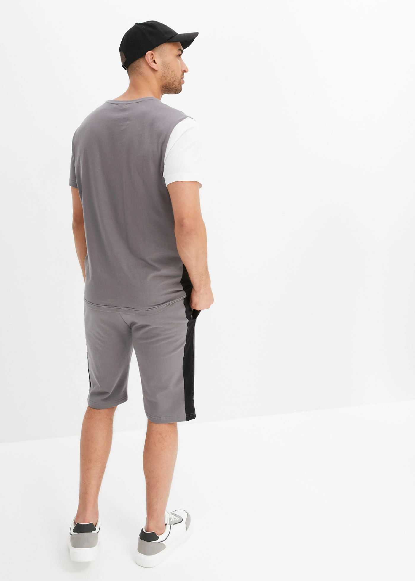 Tricou și bermude sport (set/ 2 piese) • gri fumuriu/alb/negru • magazin bonprix