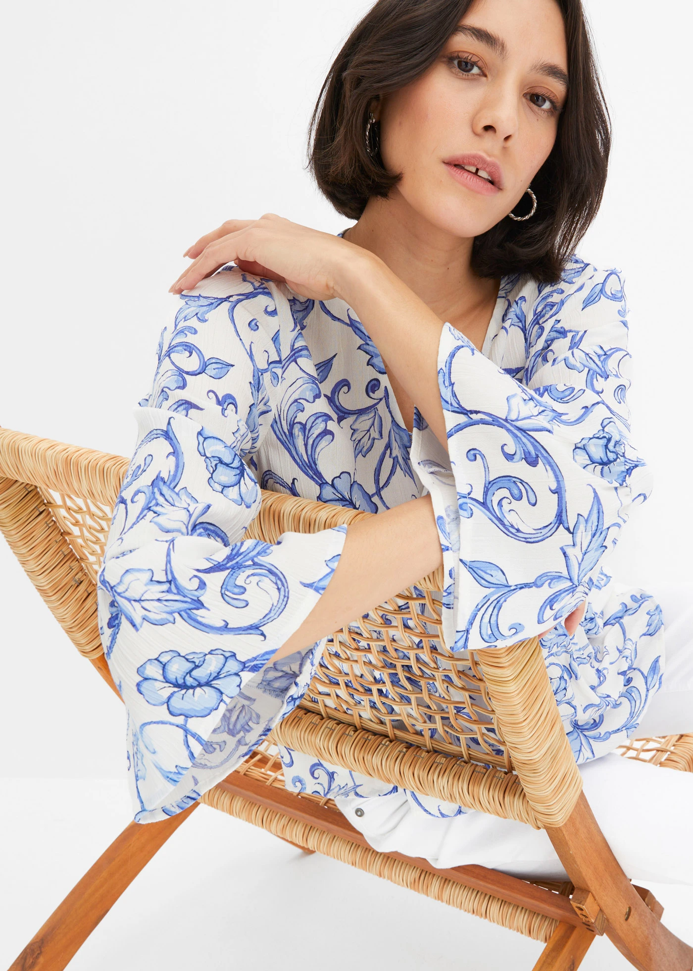 Tuniekblouse van gestructureerde viscose • wit-blauw • bonprix online shop