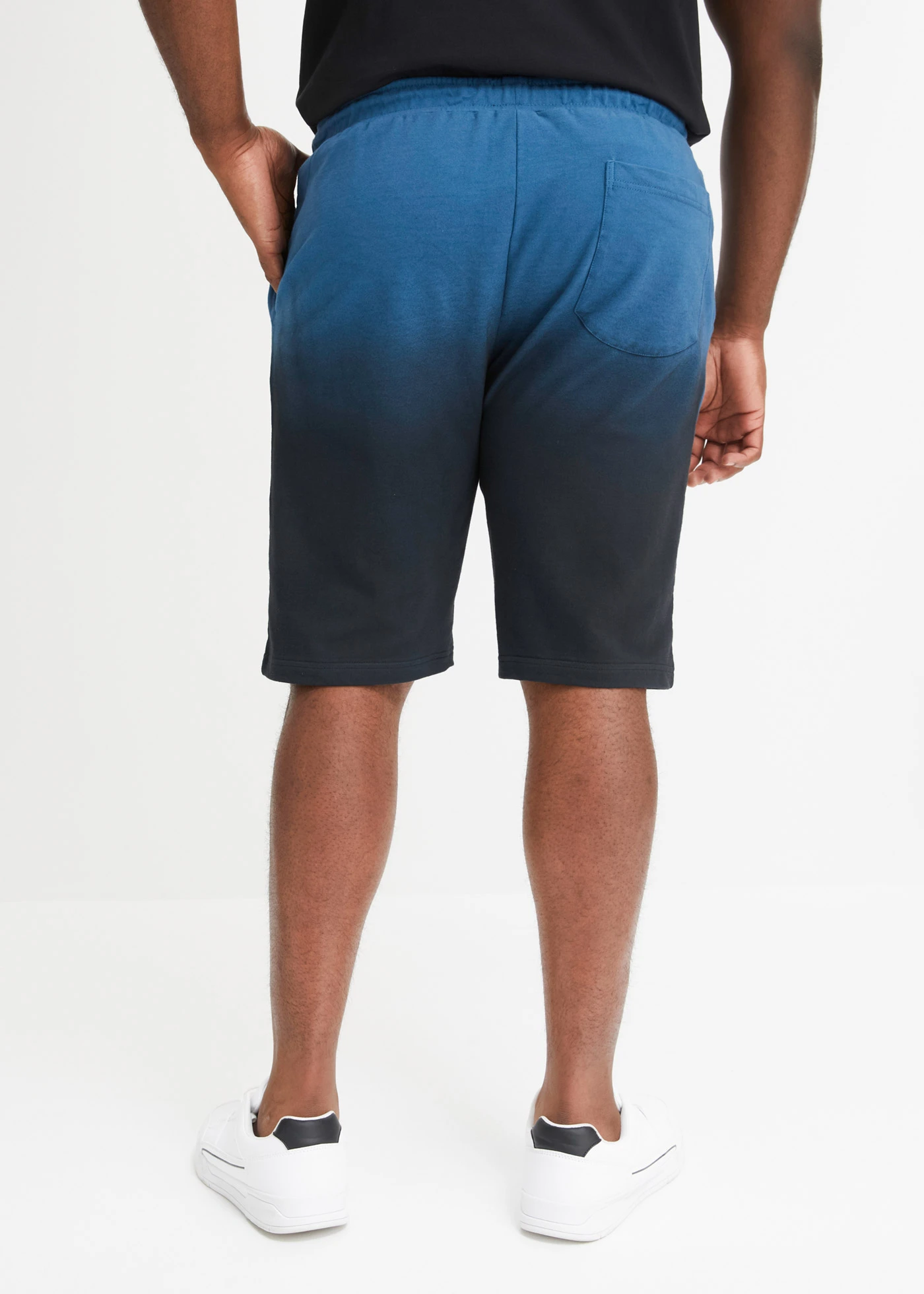 Teplákové bermudy s barevným přechodem • modrá petrolejovo-černá s potiskem plus size • bonprix obchod