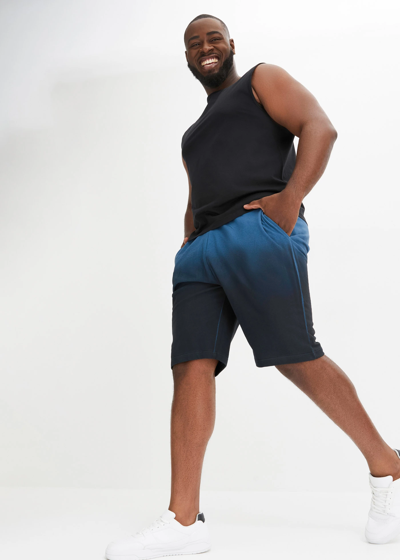 Teplákové bermudy s barevným přechodem • modrá petrolejovo-černá s potiskem plus size • bonprix obchod