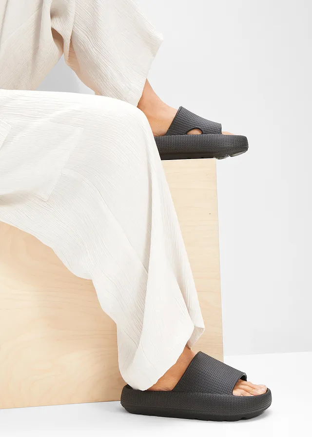 Slippers, Kleur: zwart