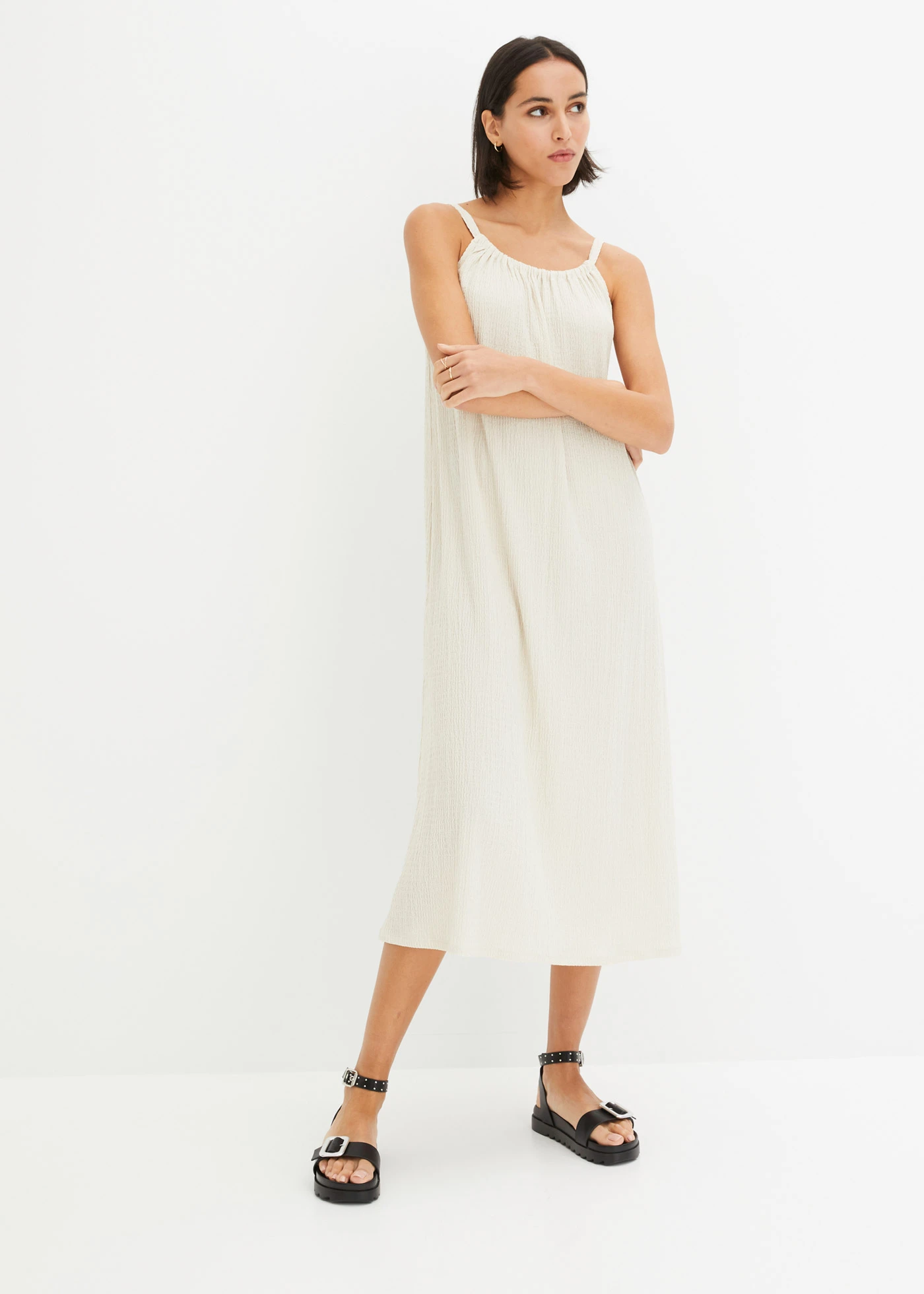 Robe légère à bretelles en crêpe • beige galet • Boutique bonprix