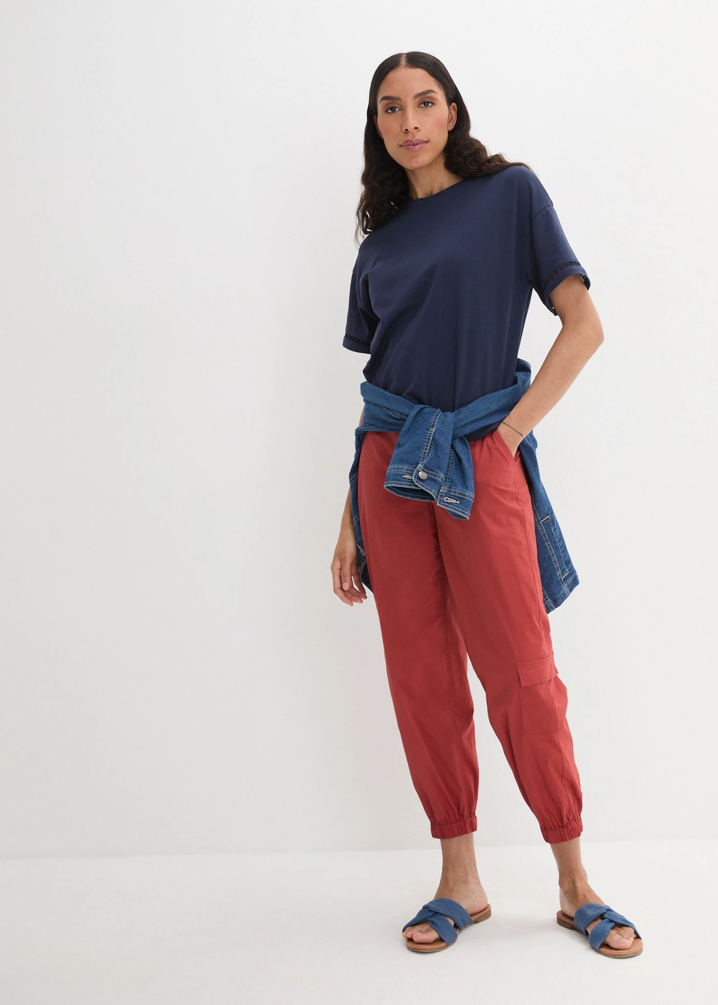 Shirt met broderie anglaise • donkerblauw • bonprix online shop