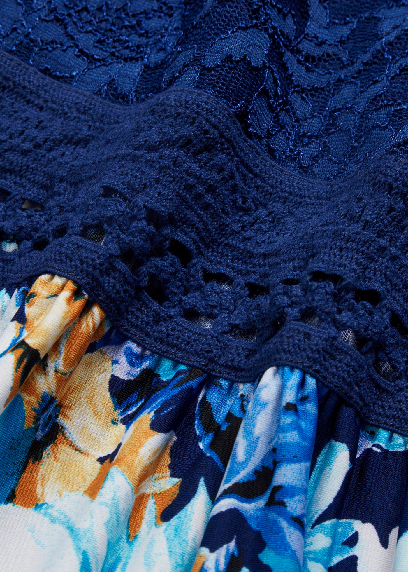 Robe en jersey avec dentelle • bleu foncé-violet-rose floral • Boutique bonprix