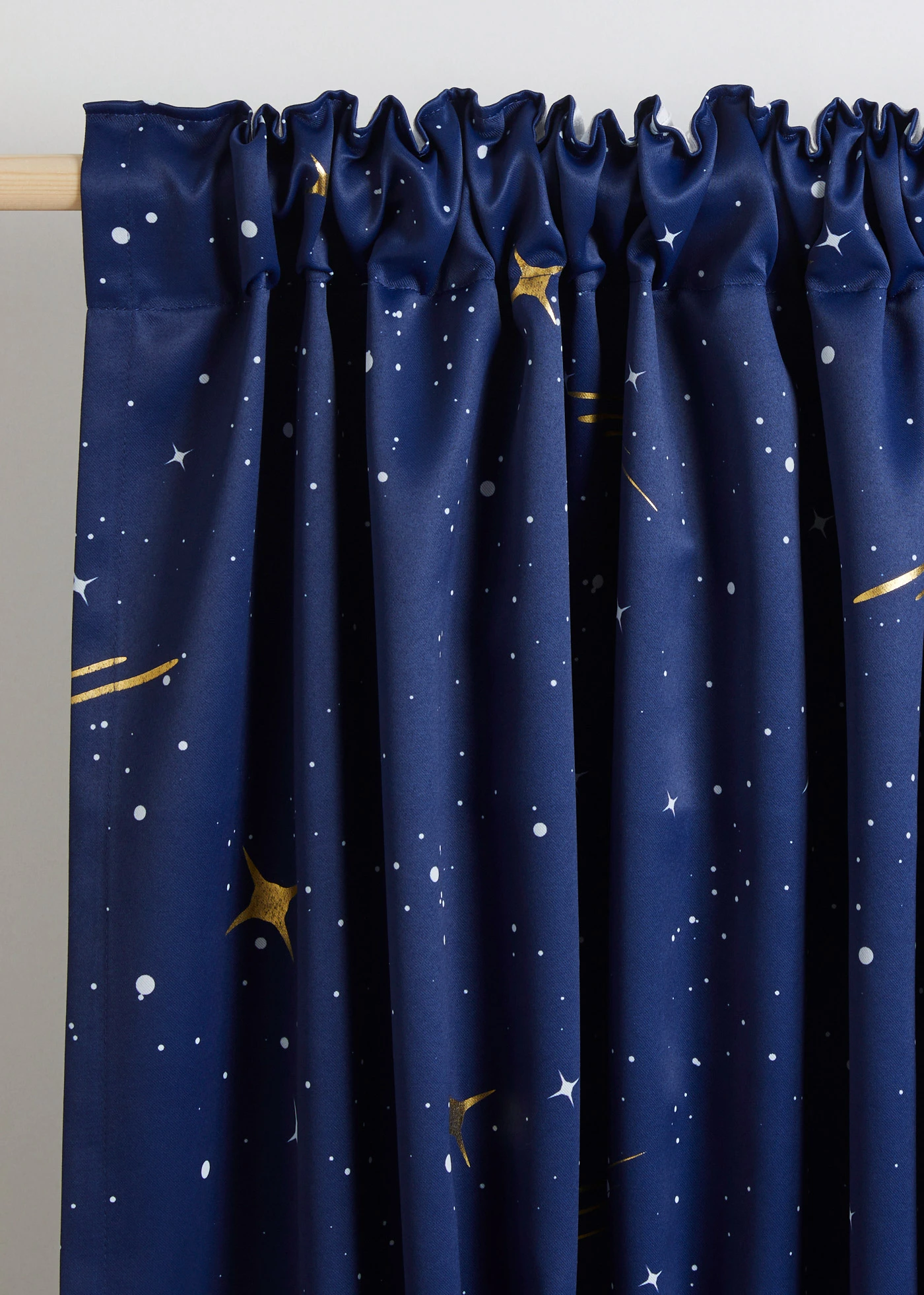 Zasłona zaciemniająca z nadrukiem w gwiazdy (1 szt.) • ciemnoniebieski • bonprix obchod