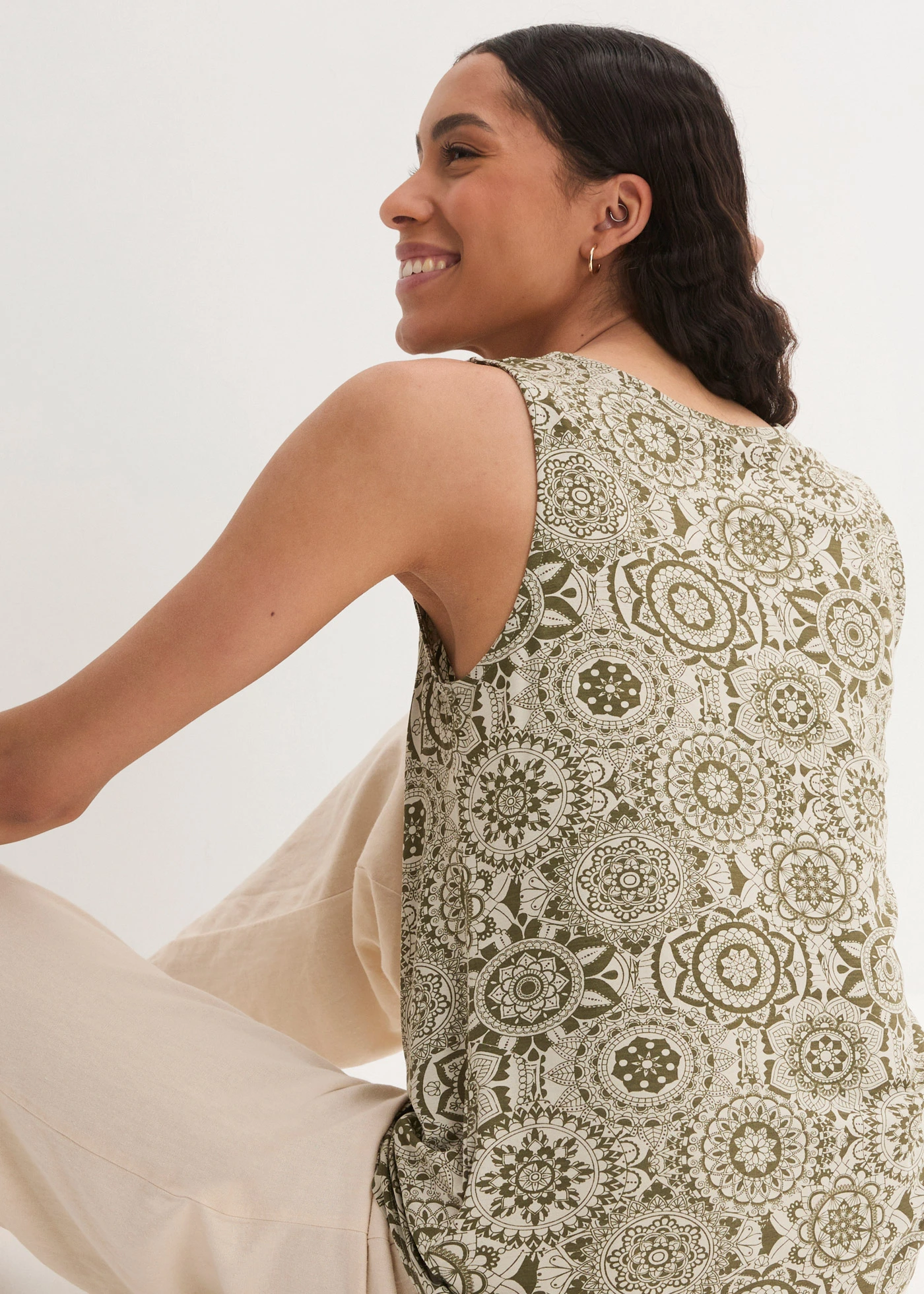 Top met watervalhals van soepele viscose • donkerolijfgroen-licht olijfgroen • bonprix online shop