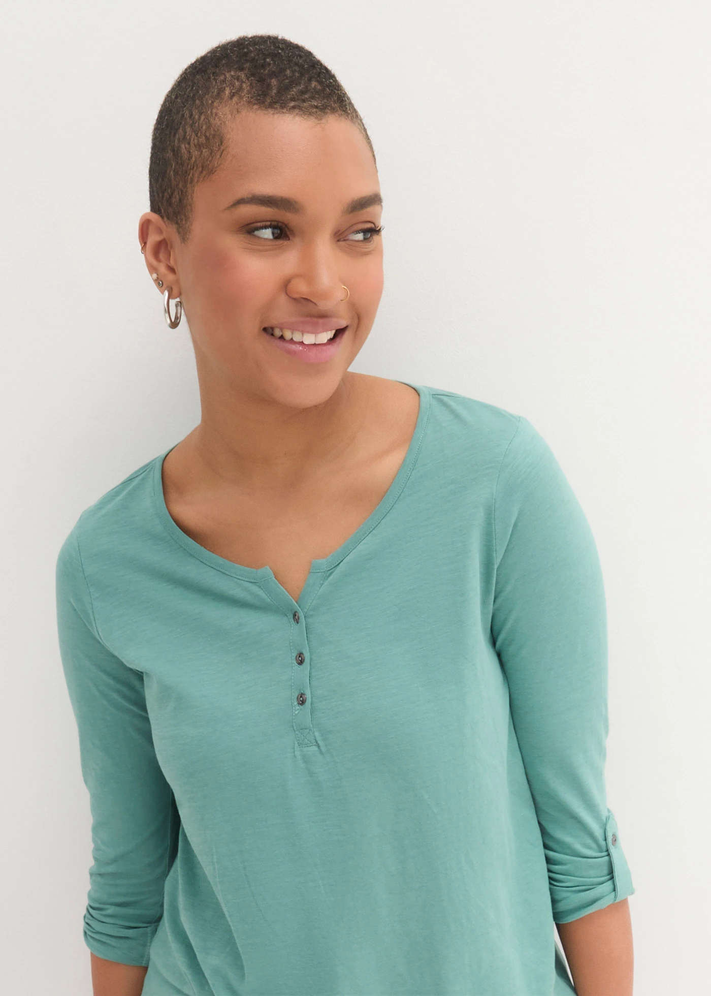 Tričko s knoflíkovou légou, z čisté organické bavlny • kouřově šalvějová • bonprix obchod