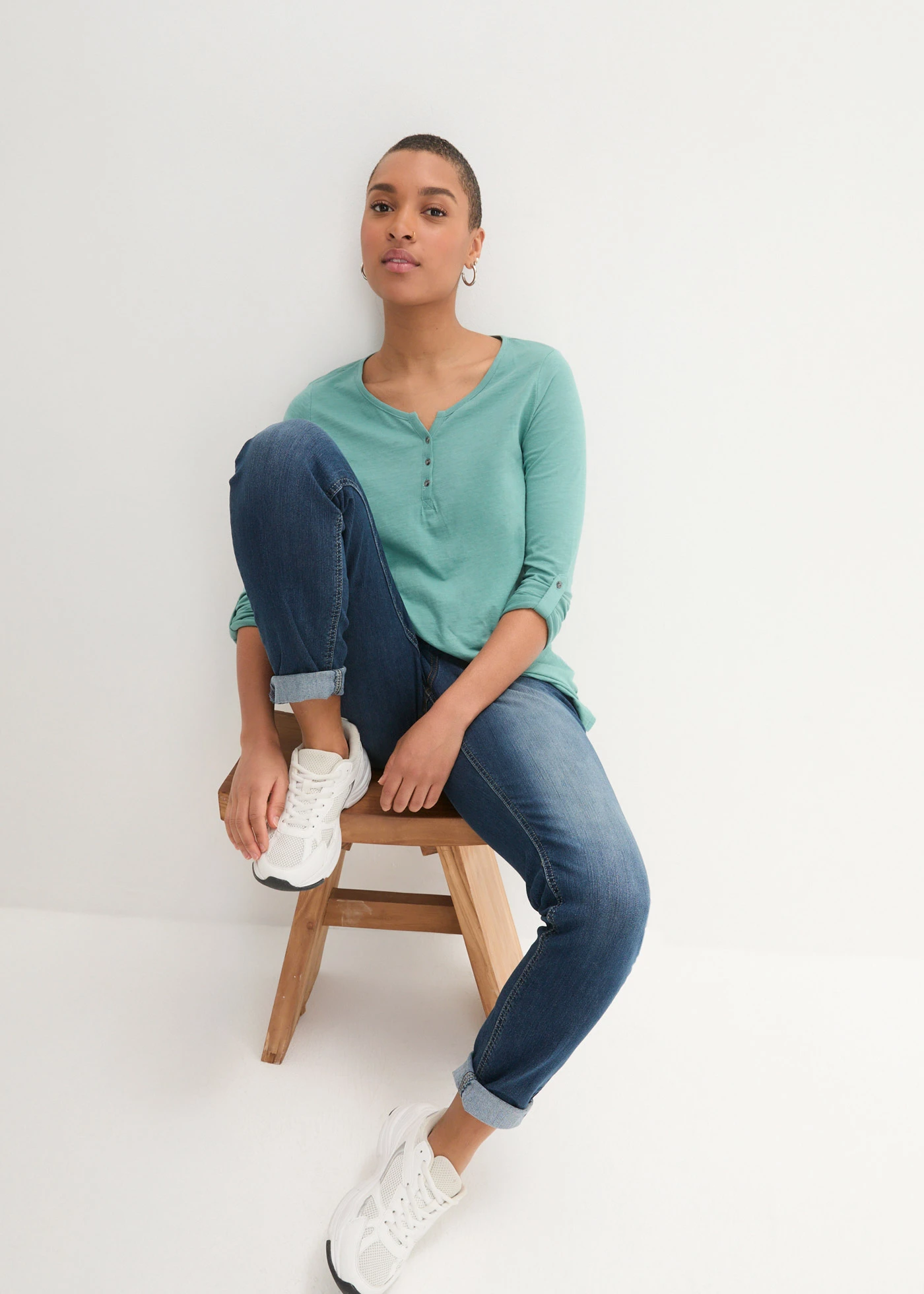 Tričko s knoflíkovou légou, z čisté organické bavlny • kouřově šalvějová • bonprix obchod