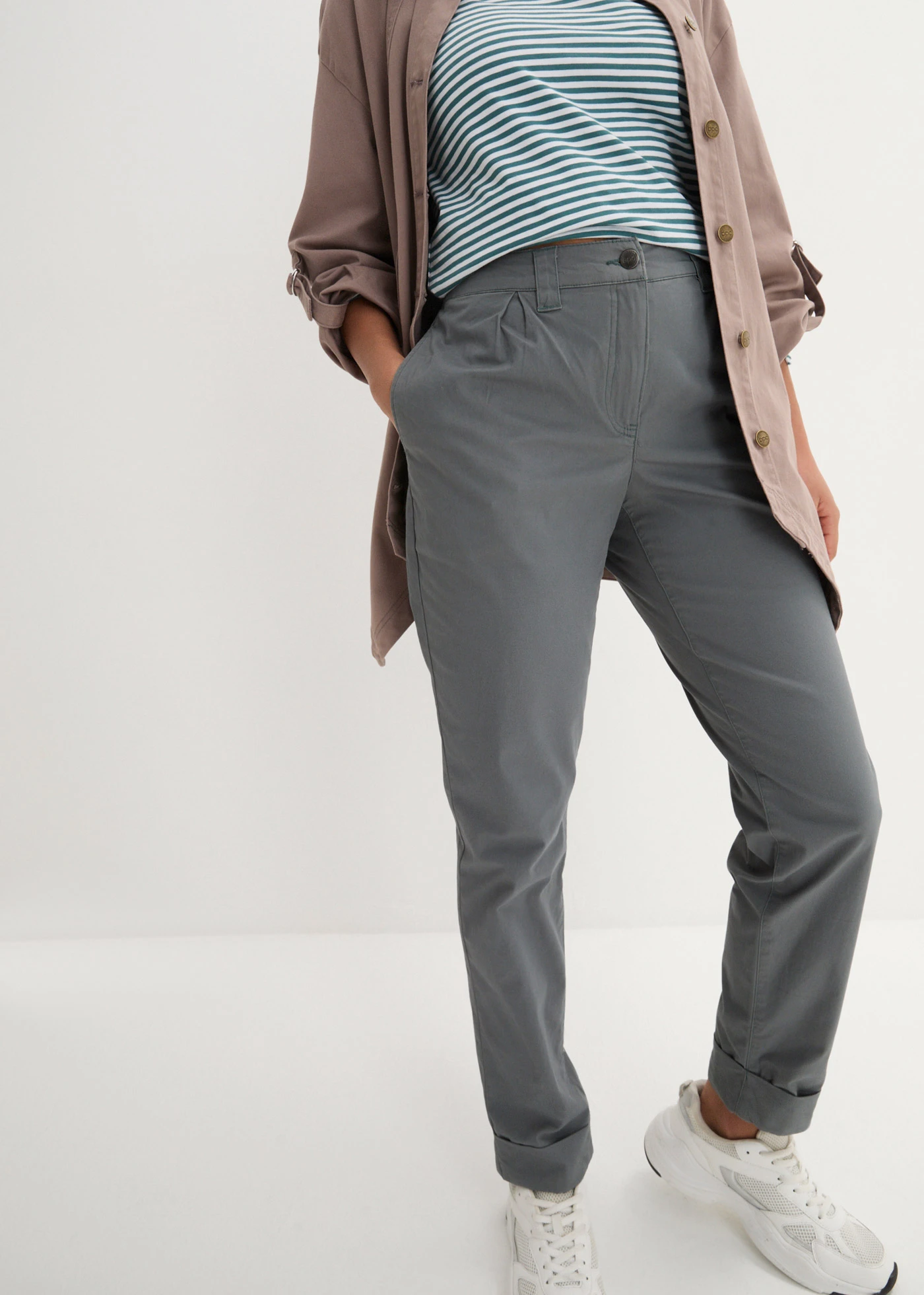 Pantalon chino en coton extensible, longueur cheville • vert eucalyptus • Boutique bonprix