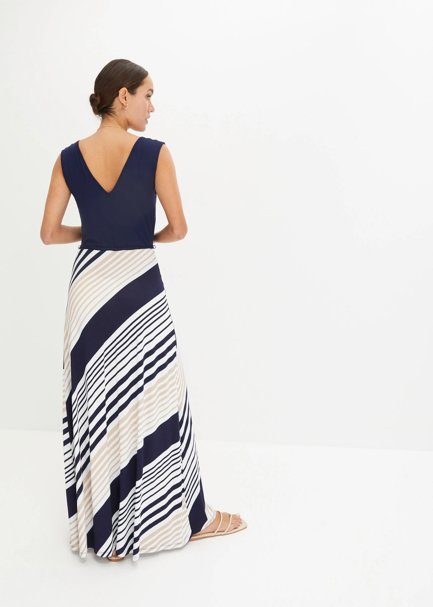 Robe longue et douce en viscose extensible • bleu foncé-crème rayé • Boutique bonprix