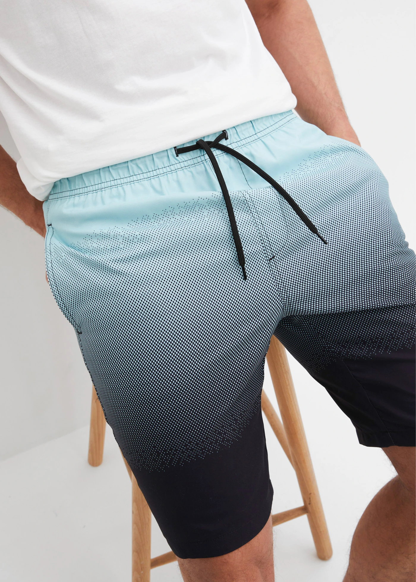 Strandbermuda met kleurverloop, regular fit • aquapastel-zwart • bonprix online shop