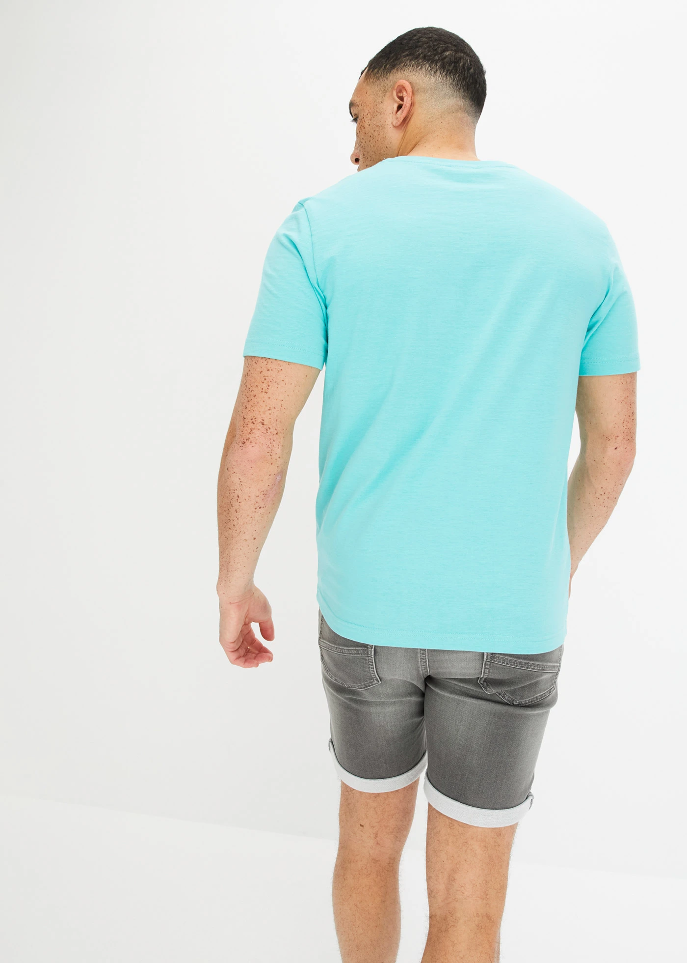 T-shirt met V-hals van biologisch katoen • pacifisch groen-donkerblauw • bonprix online shop