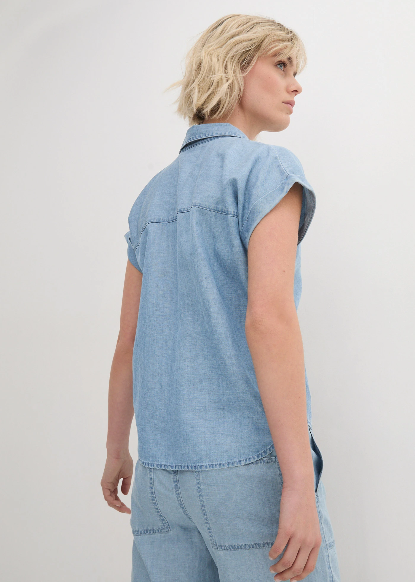 Džínová halenka se lnem, krátký rukáv • světle modrý denim • bonprix obchod
