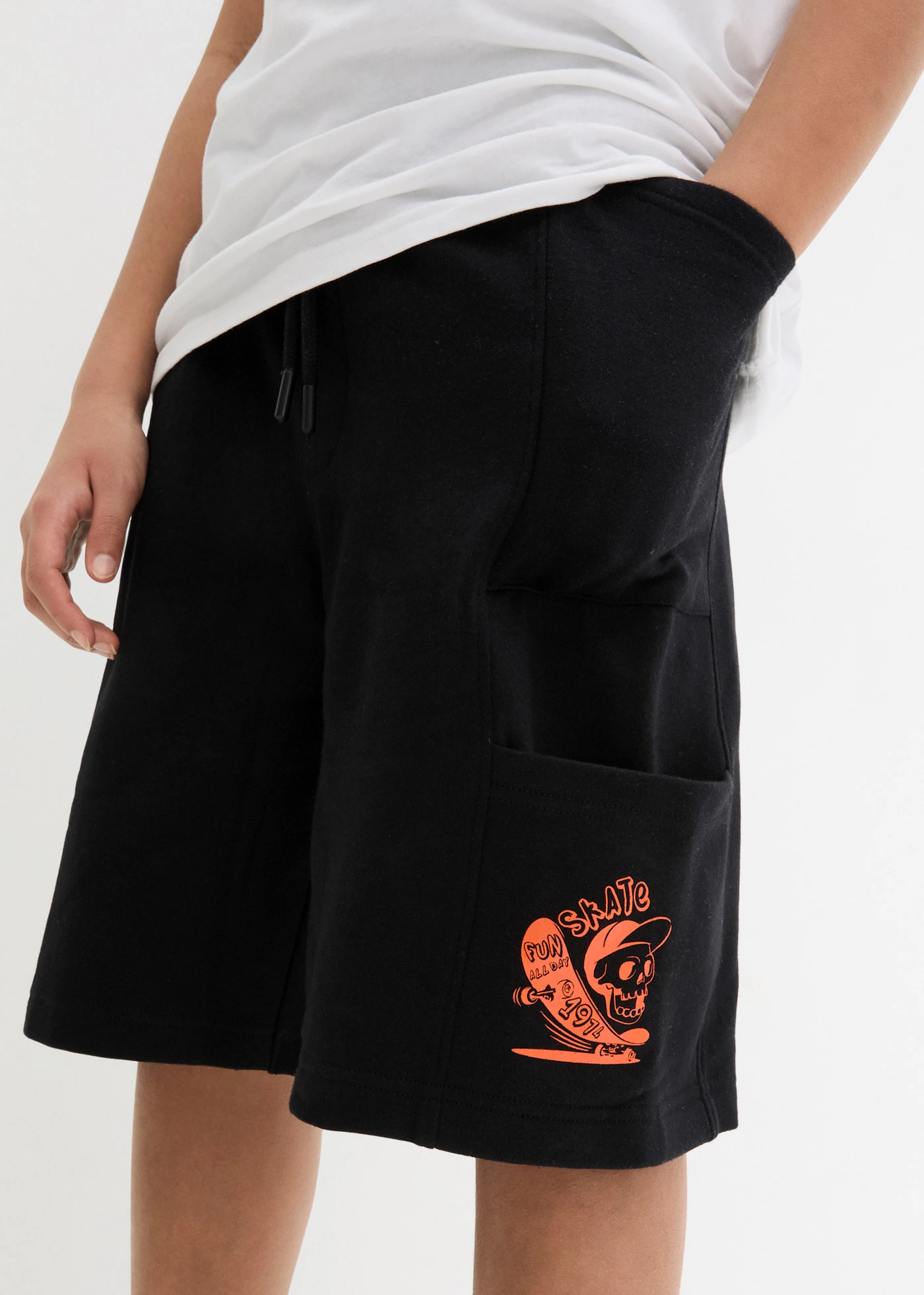 Teplákové cargo bermudy z čisté organické bavlny • černá • bonprix obchod