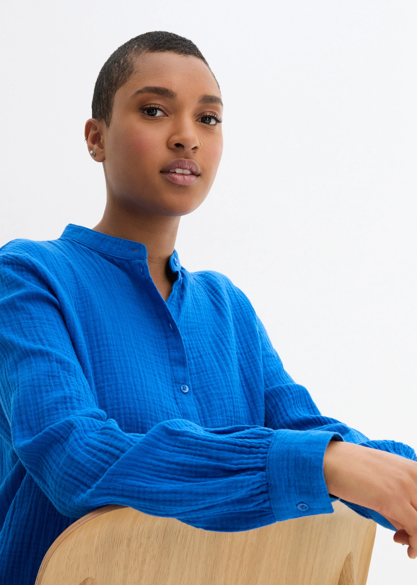 Lange blouse van luchtige mousseline • azuurblauw • bonprix online shop