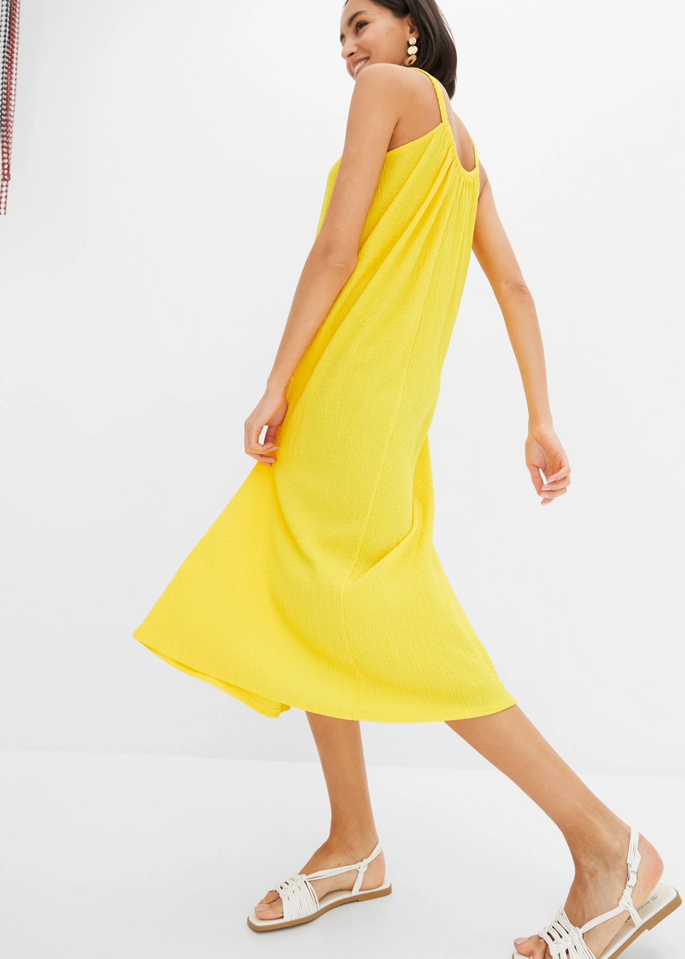 Robe légère à bretelles en crêpe • jaune jonquille • Boutique bonprix