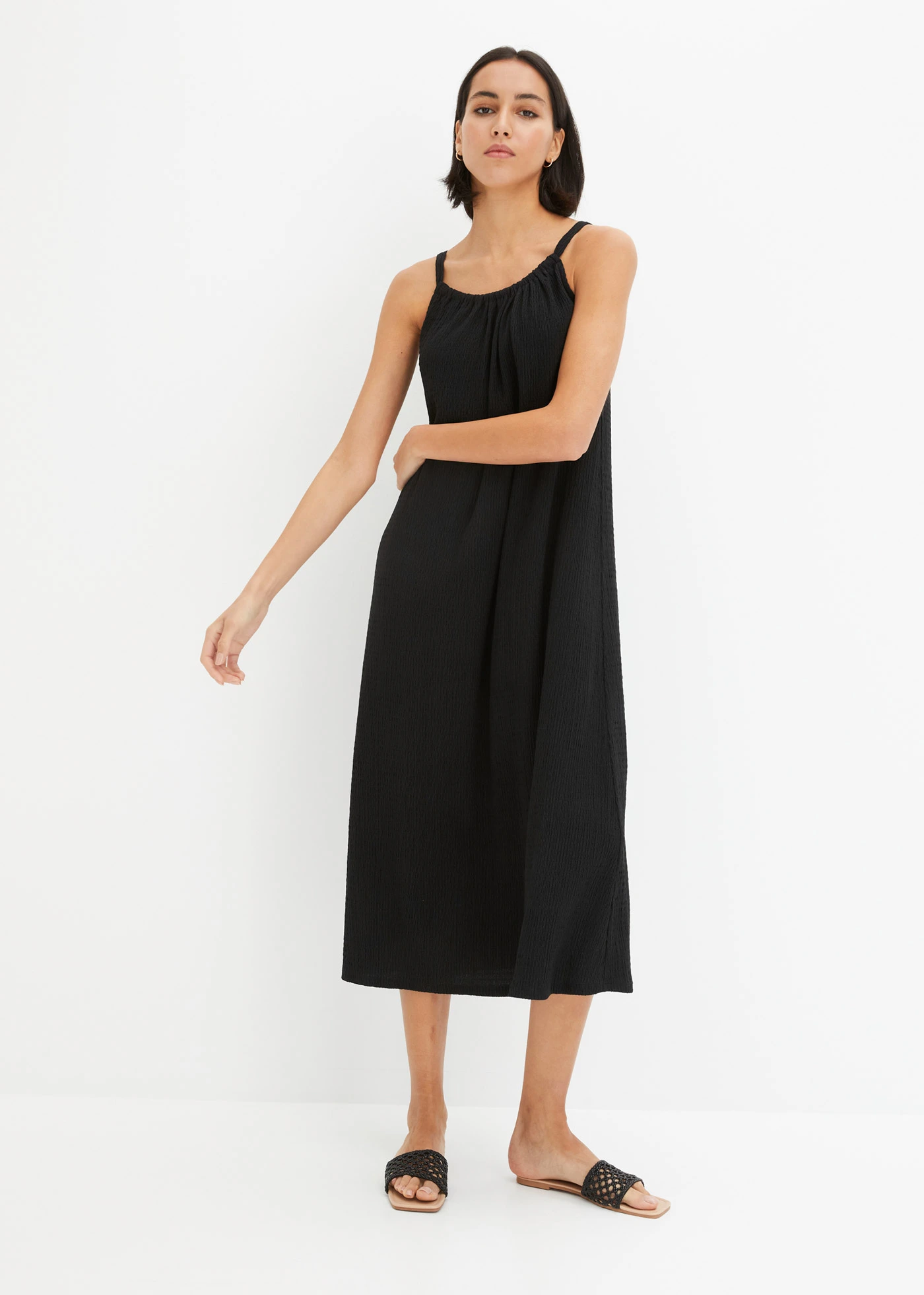 Rochie largă cu bretele din crep ușor • negru • magazin bonprix