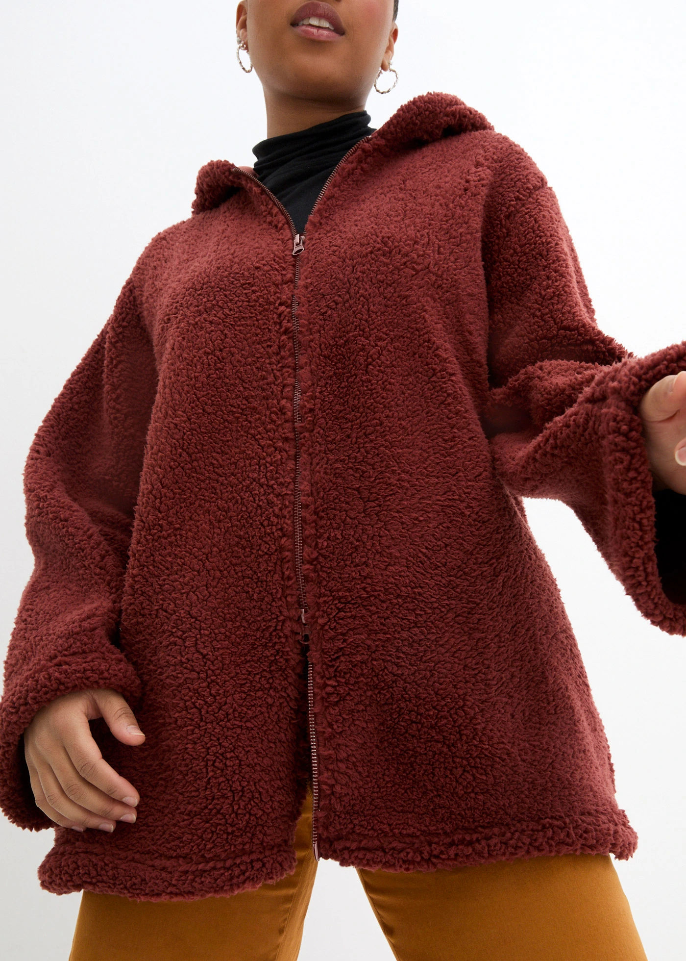 Bluza rozpinana z polaru baranka,  rozszerzana ku dołowi, z rozcięciami po bokach • brązowy migdałowy • sklep bonprix
