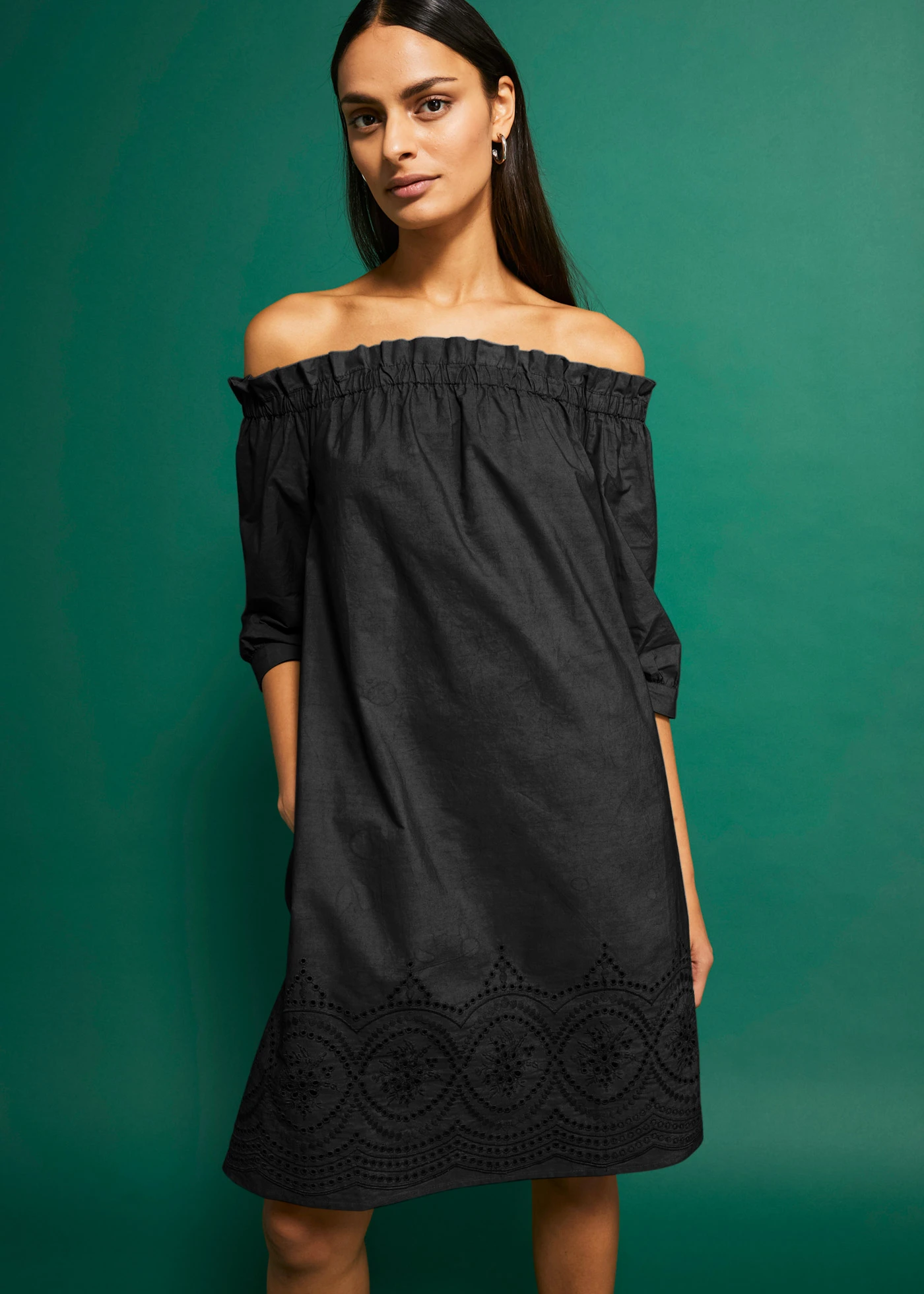 Rochie cu umerii goi cu broderie spartă, din bumbac 100% • negru • magazin bonprix