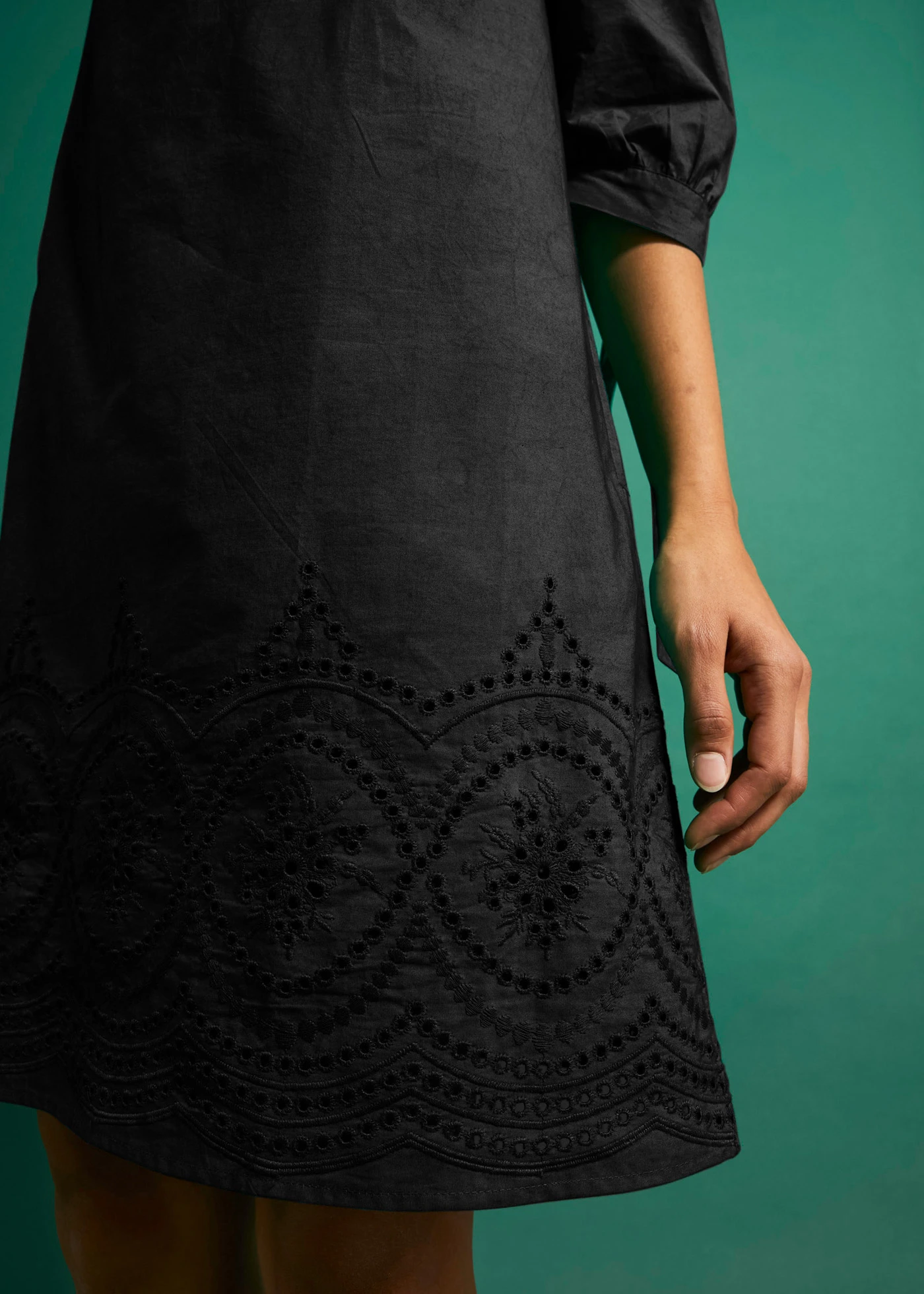 Off shoulder jurk van puur katoen met broderie anglaise • zwart • bonprix online shop