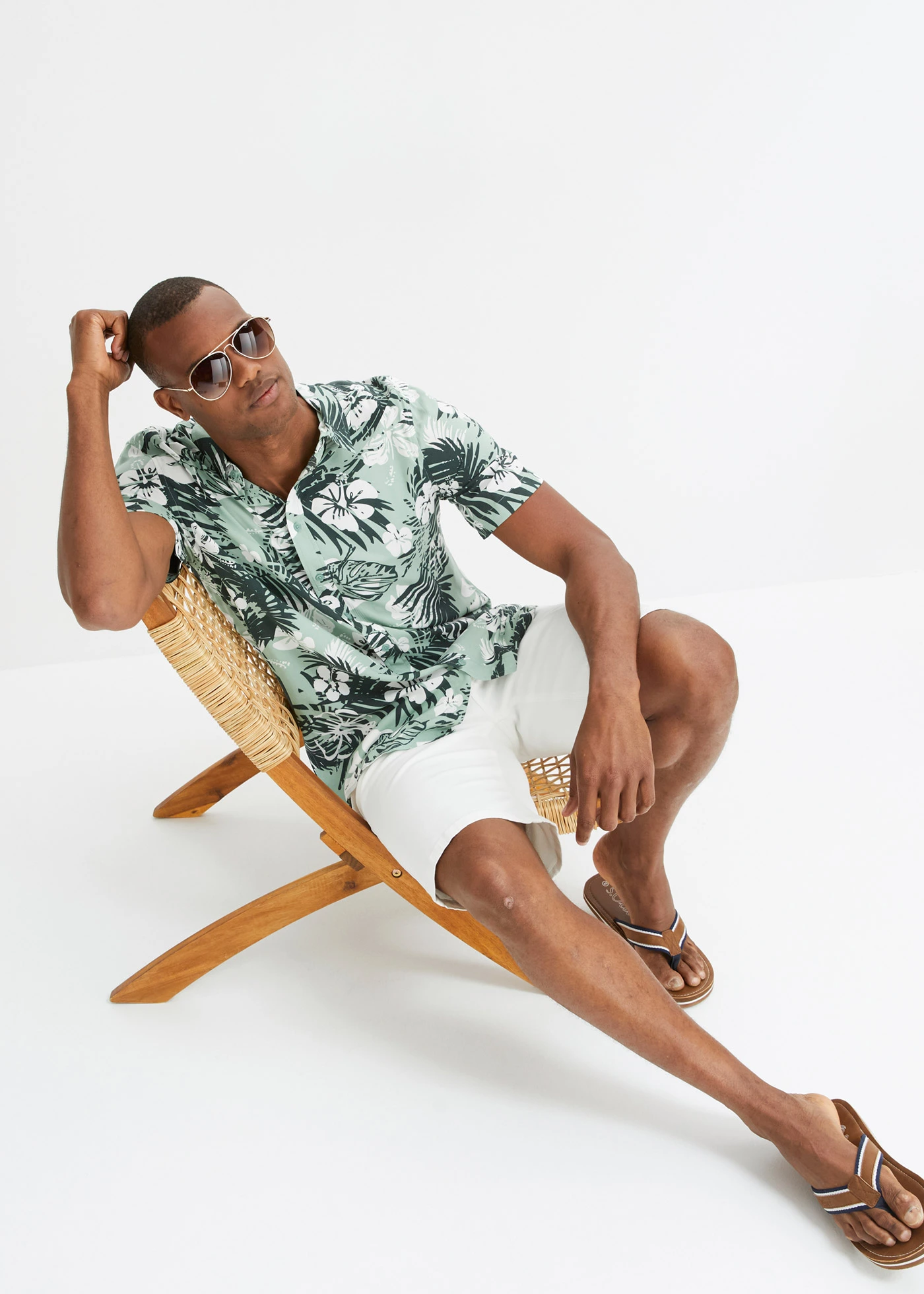 Hawaï overhemd met korte mouwen • pastelgroen gebloemd • bonprix online shop