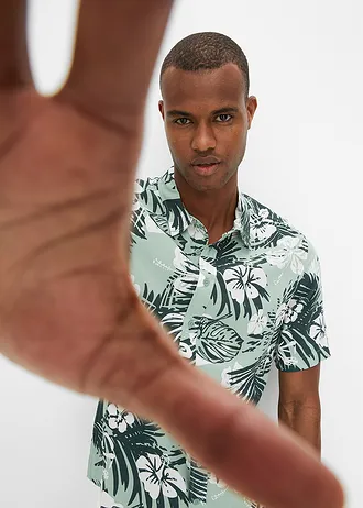 Overhemd met korte mouwen van viscose • pastelgroen gebloemd • bonprix online shop