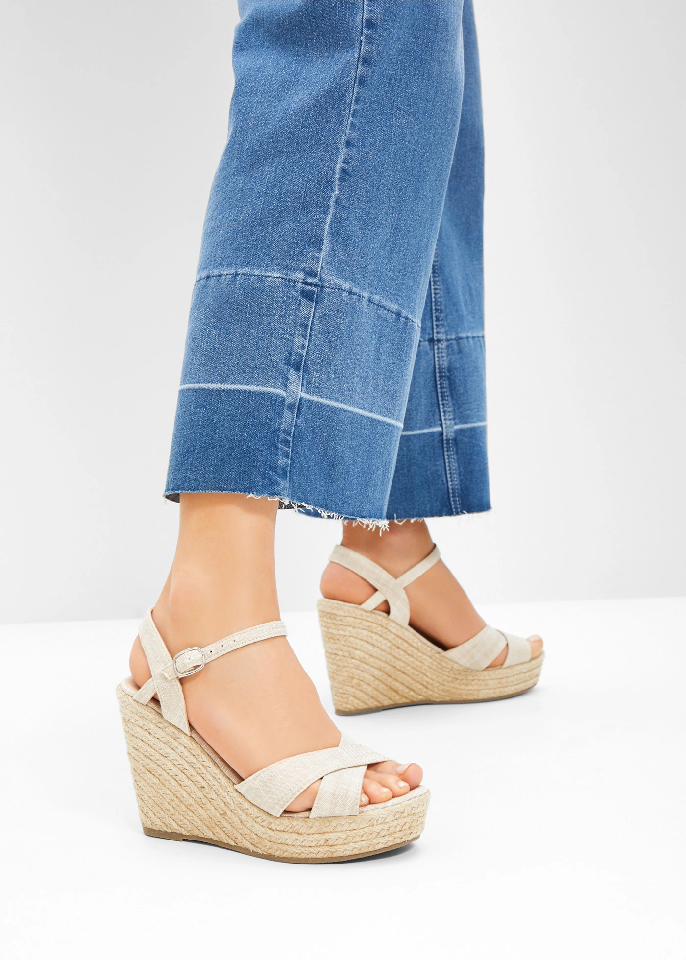 Sandaletten met sleehak in raffia-look • beige • bonprix online shop