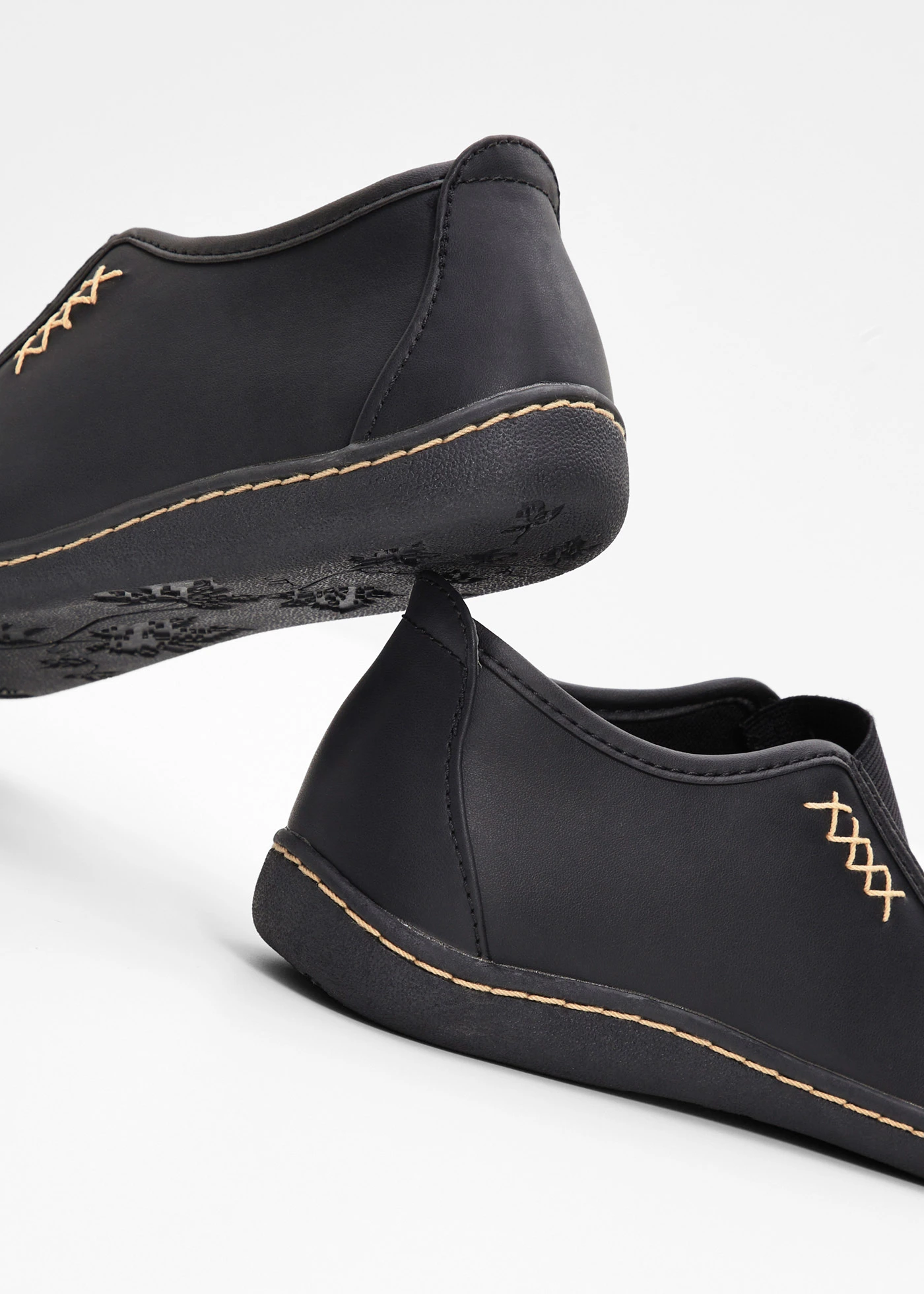 Baleriny w stylu Mary Jane • czarny • sklep bonprix