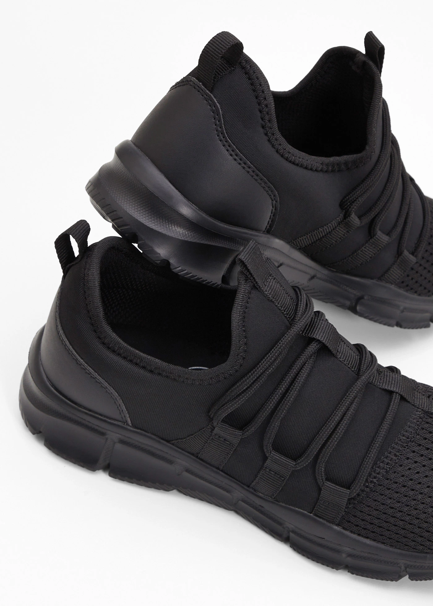 Nízké tenisky z měkkého materiálu • černá • bonprix obchod