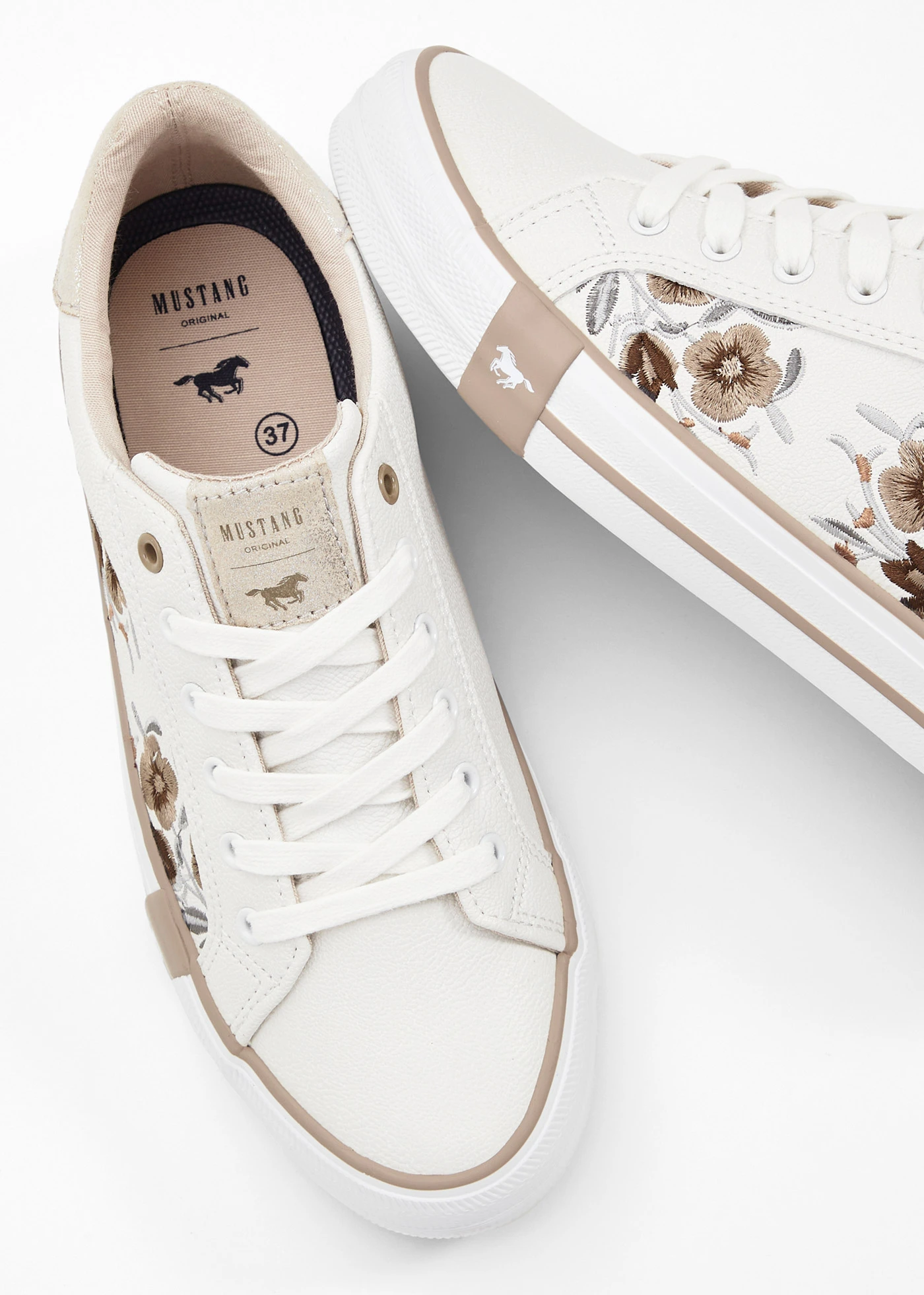 Sneakers Mustang à broderies • blanc • Boutique bonprix