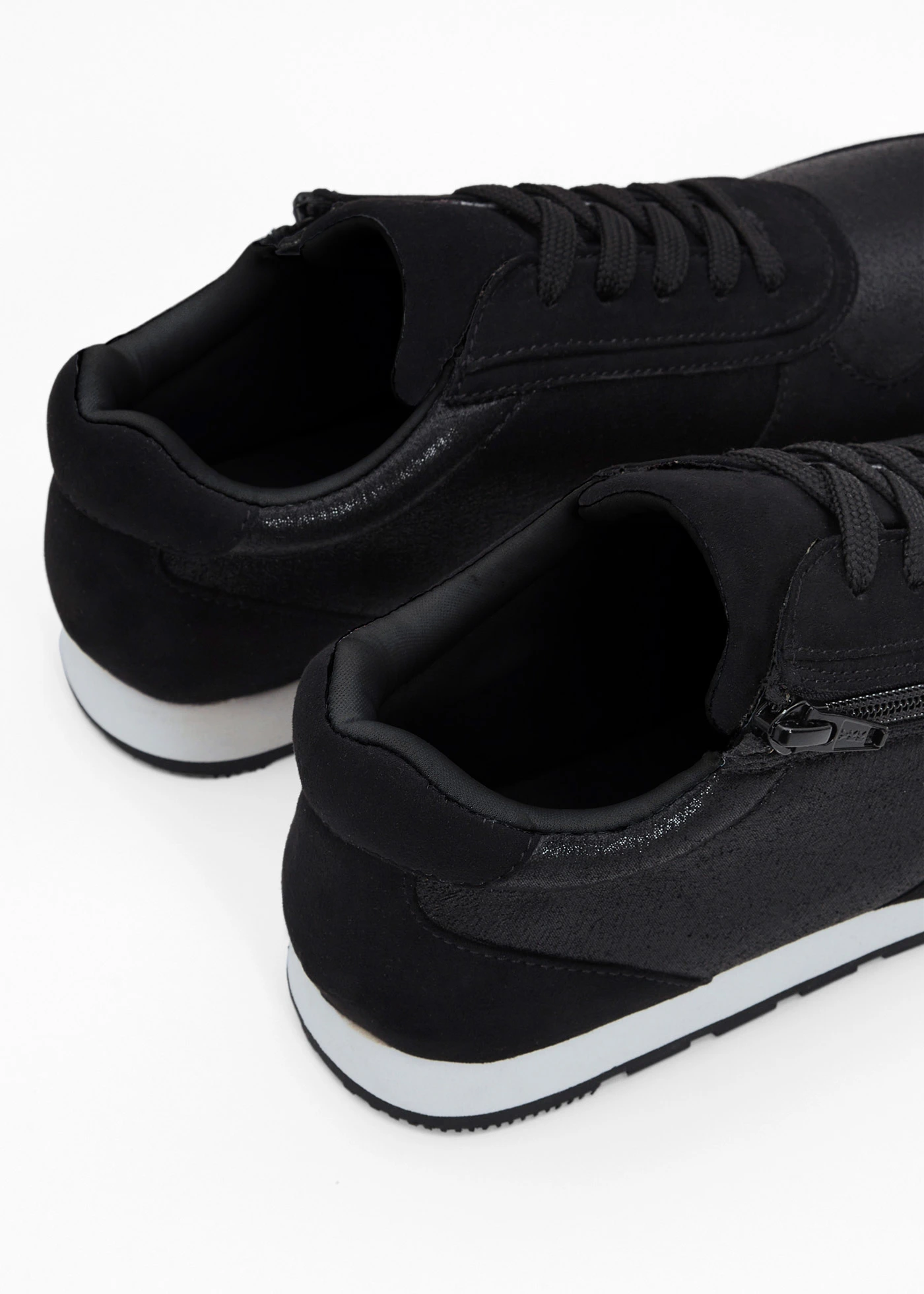 Sneakers • zwart • bonprix online shop