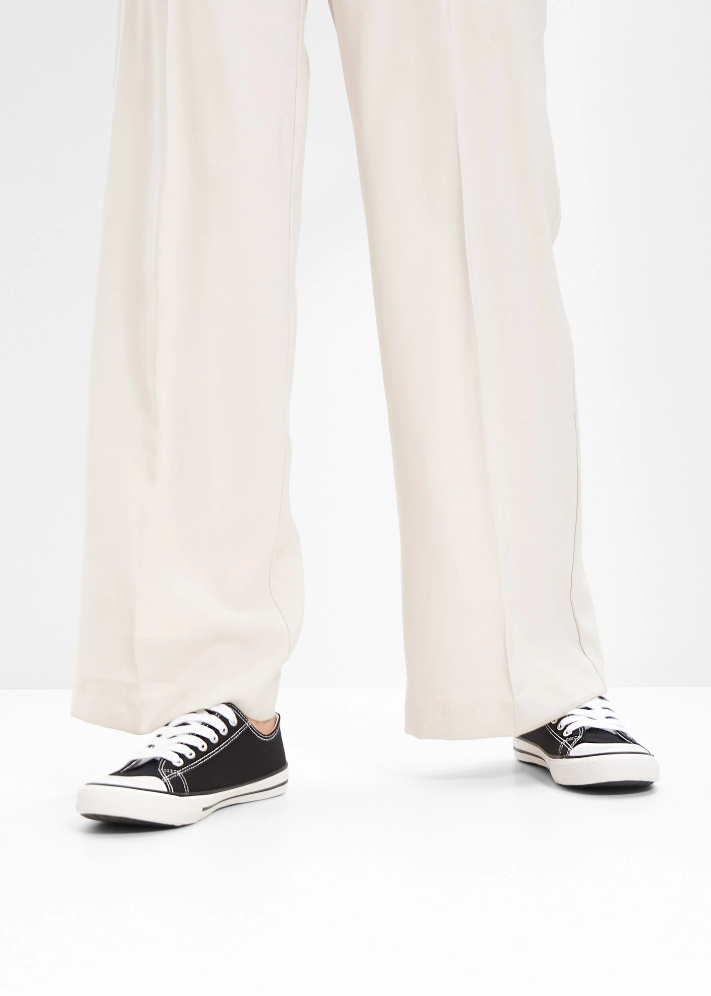 Szabadidőcipő pamut-Canvas anyagból • fekete • bonprix áruház