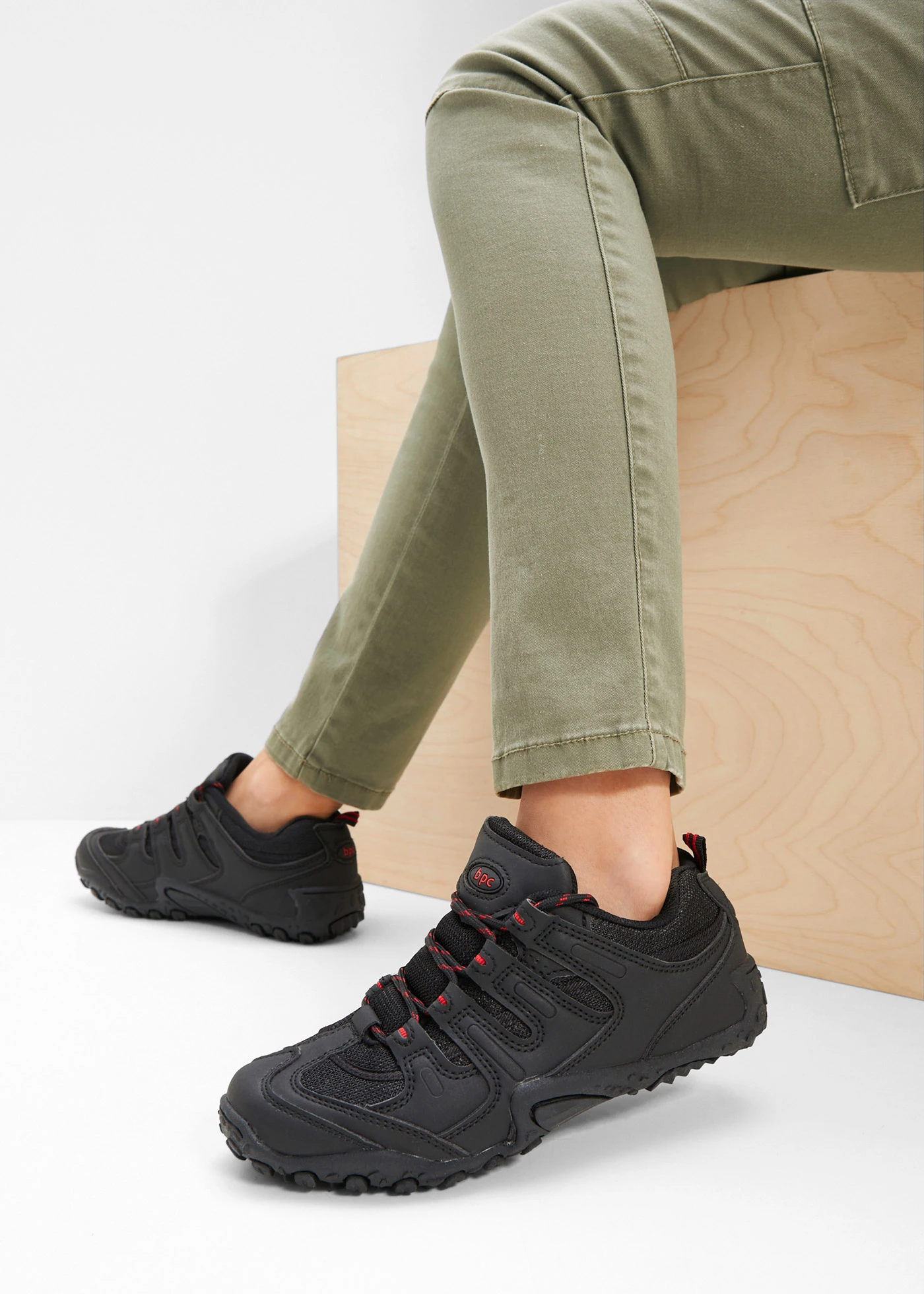 Pantofi de trekking • negru • magazin bonprix