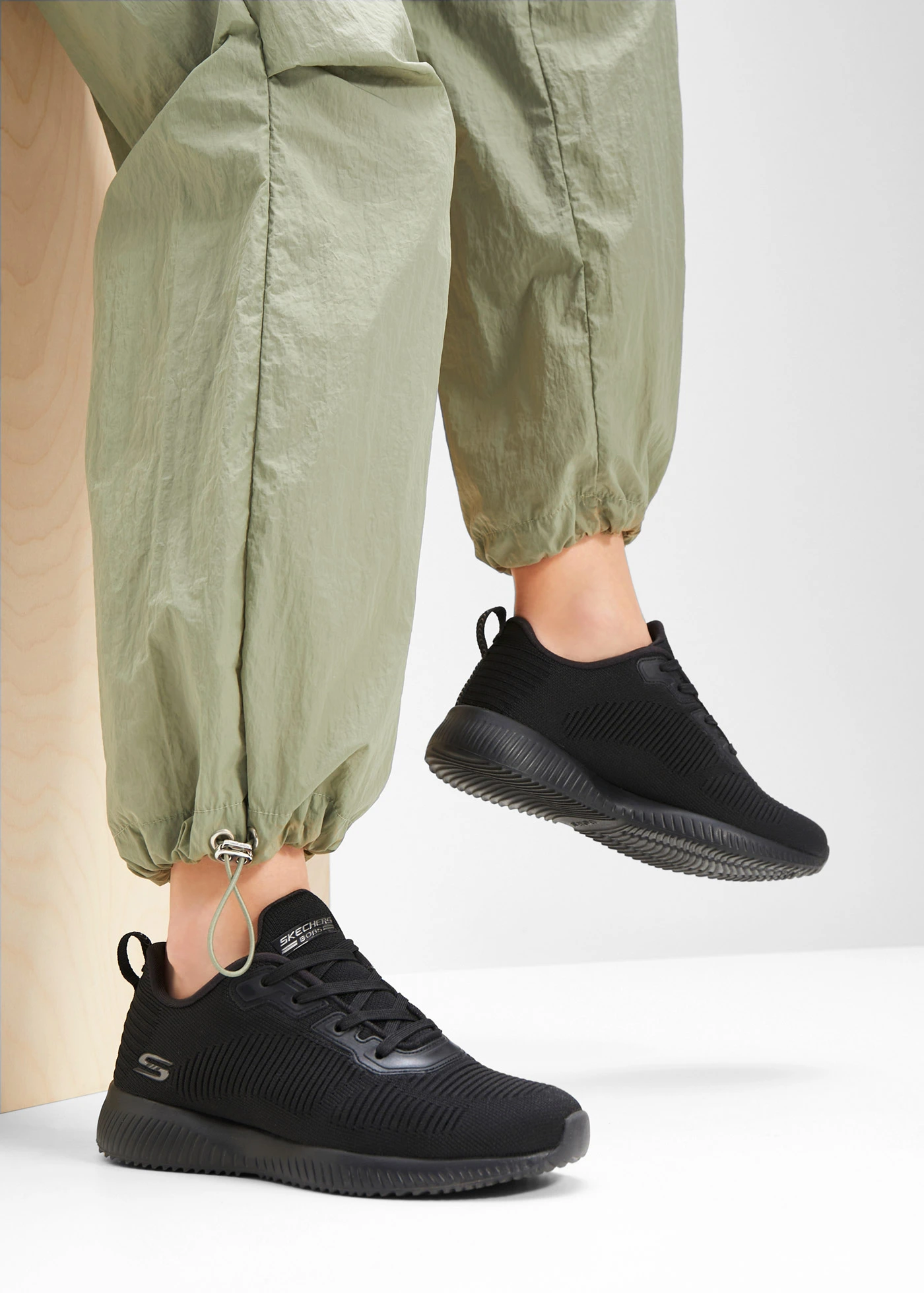 Wygodne sneakersy Skechers z pianką memory • czarny • sklep bonprix