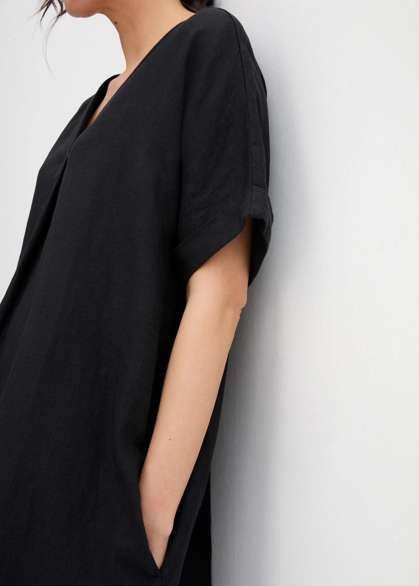 Kaftanové šaty z čistého lnu • černá • bonprix obchod