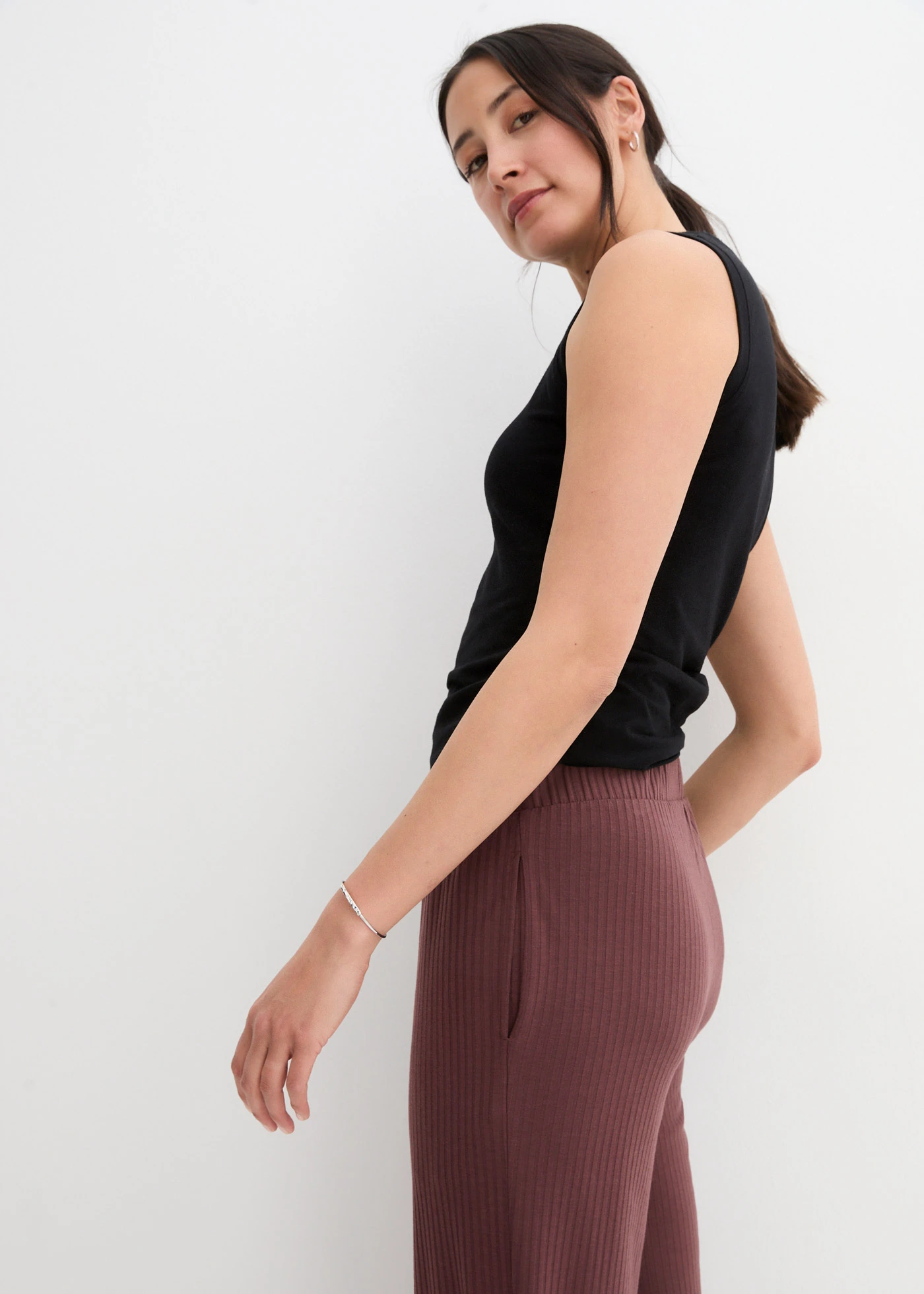 Geribde jersey broek met comfortabele tailleband • terrabruin • bonprix online shop