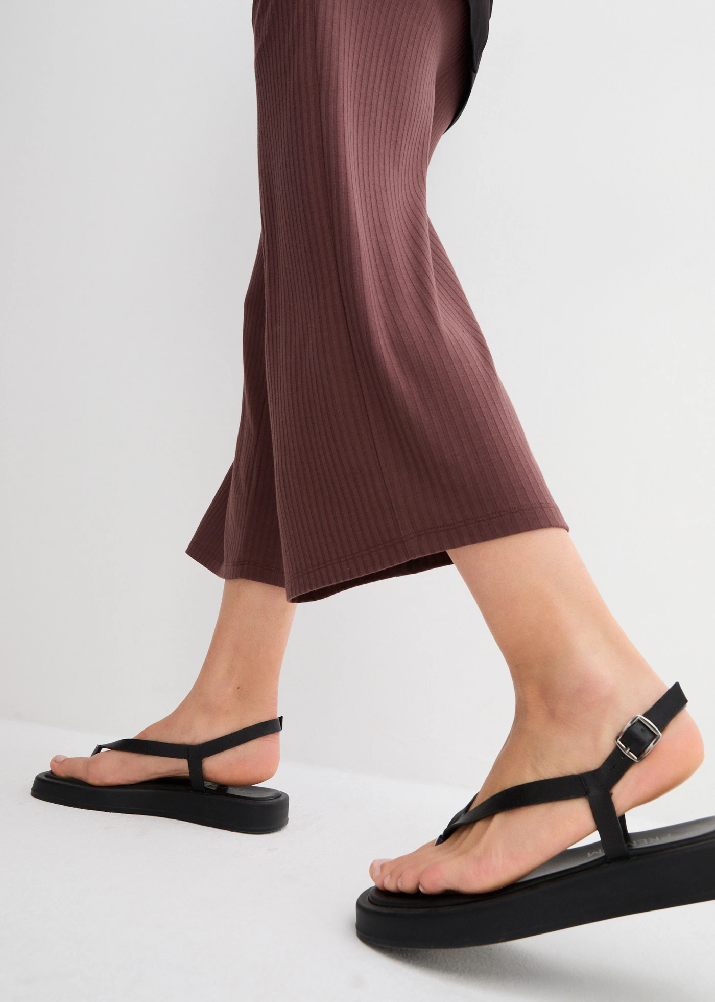 Geribde jersey broek met comfortabele tailleband • terrabruin • bonprix online shop