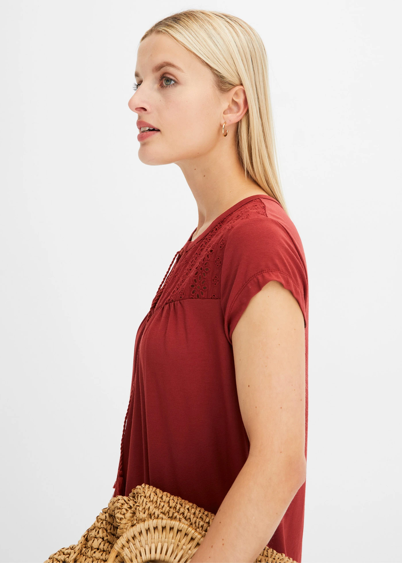 Triko a ažurovou výšivkou • červenohnědá • bonprix obchod